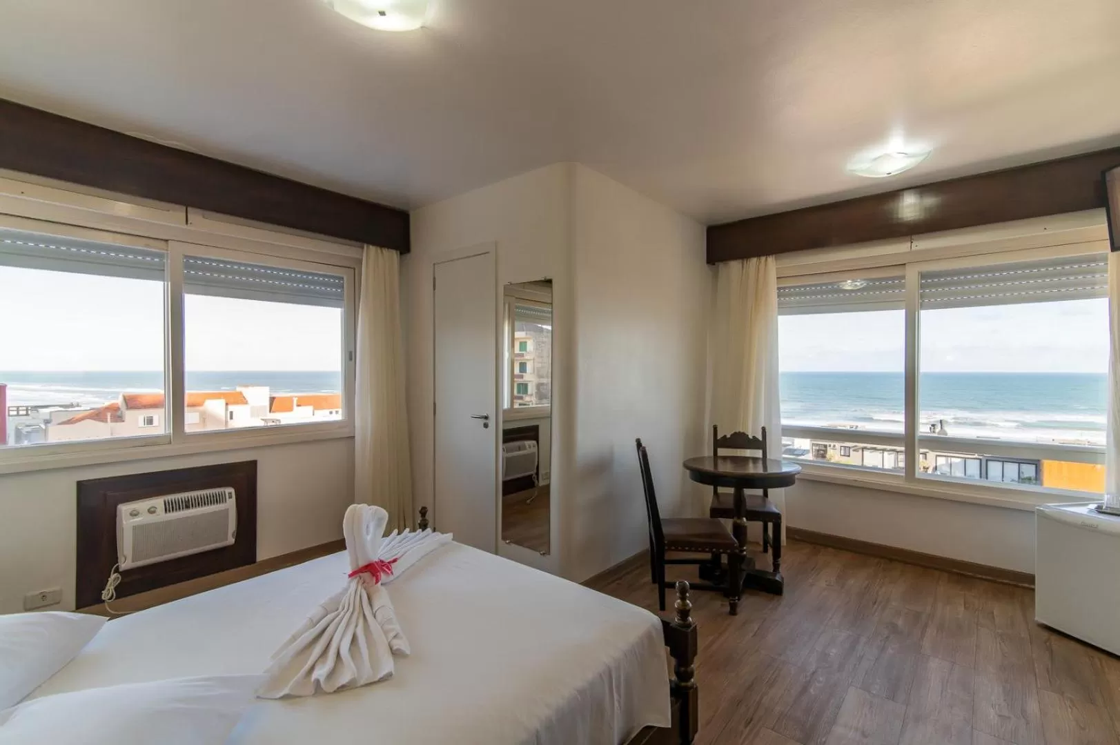 Bed, Sea View in Farol Hotel