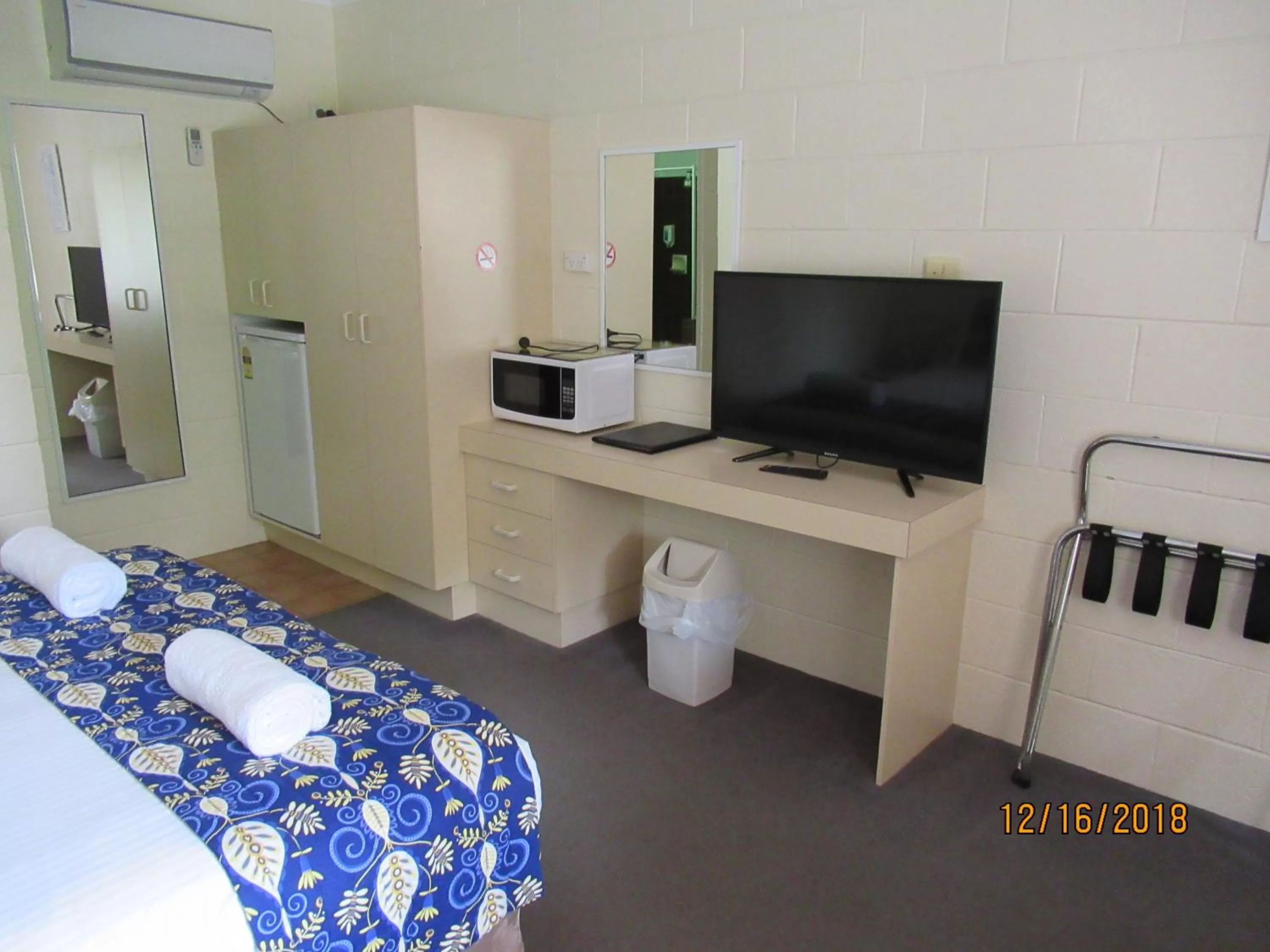 Bed in Moruya Motel