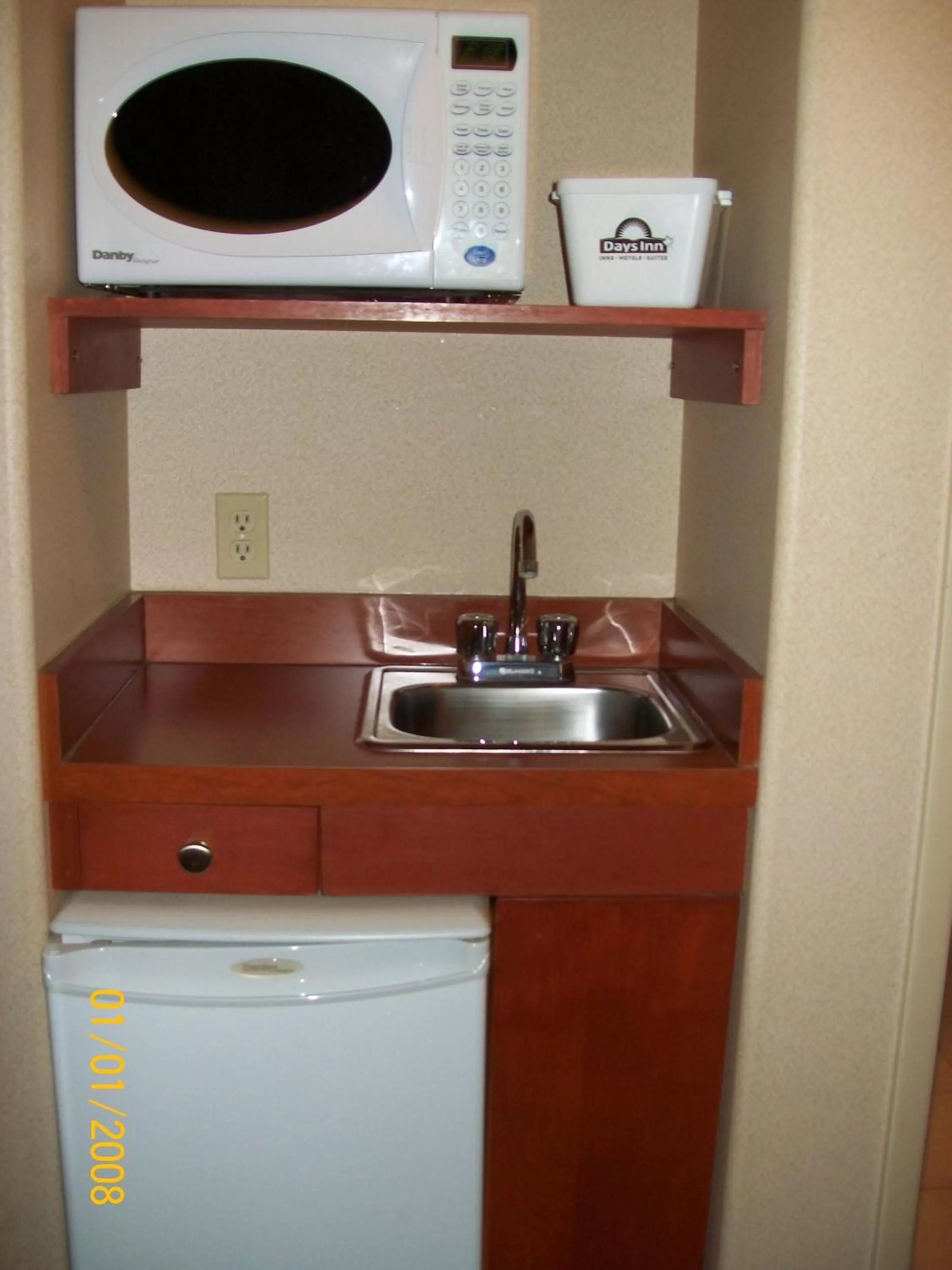 Kitchen or kitchenette in Days Inn by Wyndham Moose Jaw