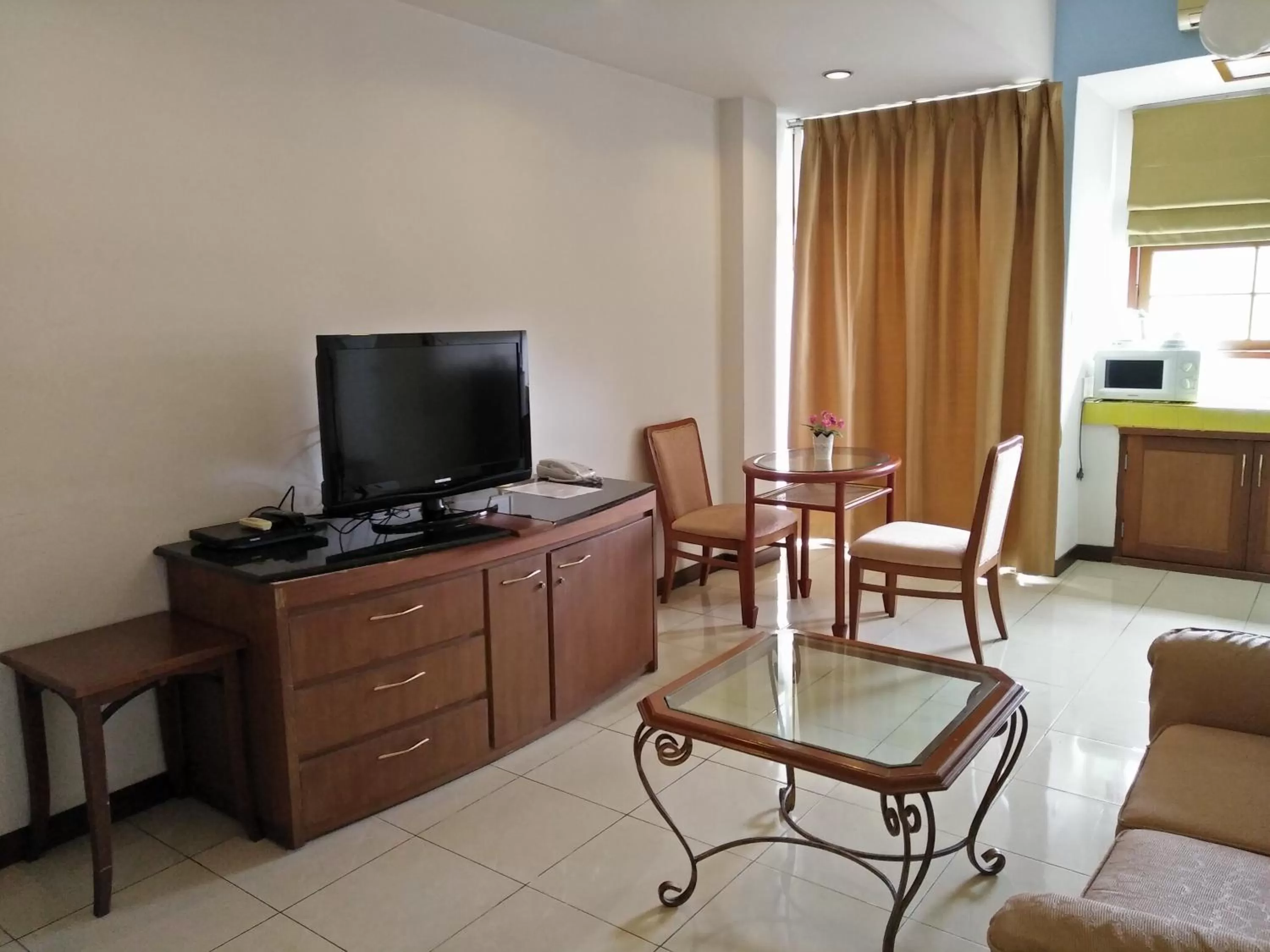 TV and multimedia in JL Bangkok Hotel