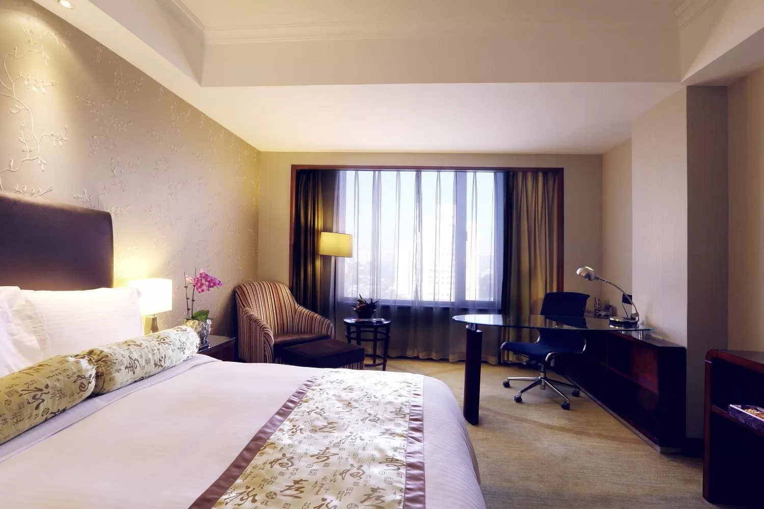 Bedroom, Bed in Grand Mercure Beijing Central