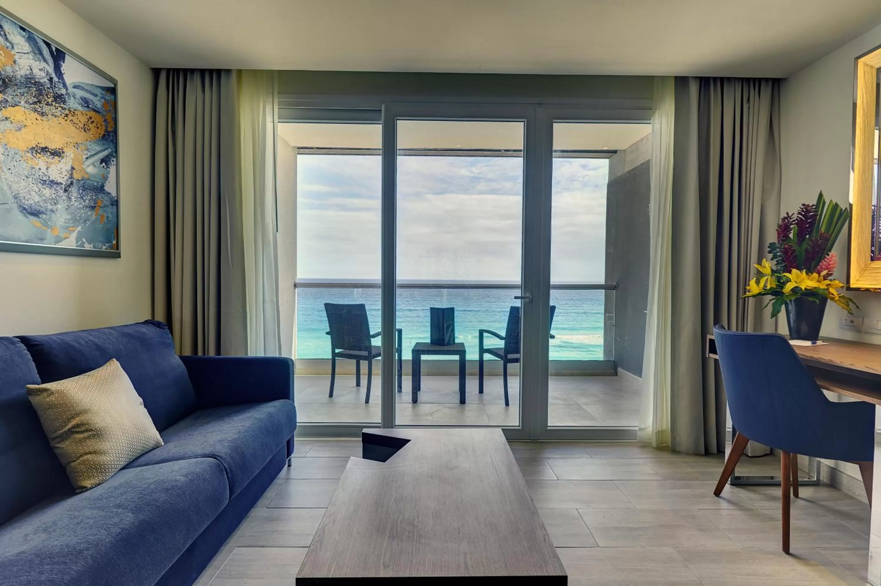 Living room in Royalton CHIC Cancun, An Autograph Collection All-Inclusive Resort - Adults Only