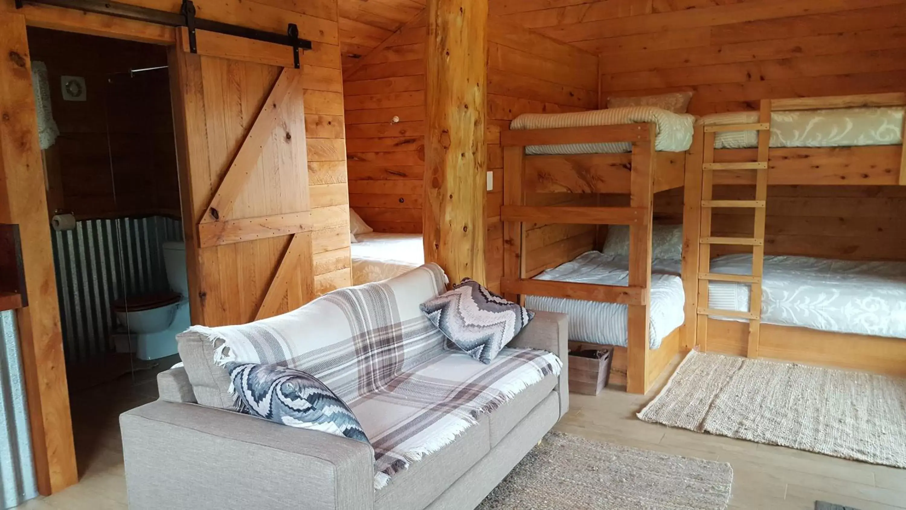 Double Room with Mountain View in Rustic Hut Bush Retreat Double Room with Mountain View in Rustic Hut Bush Retreat