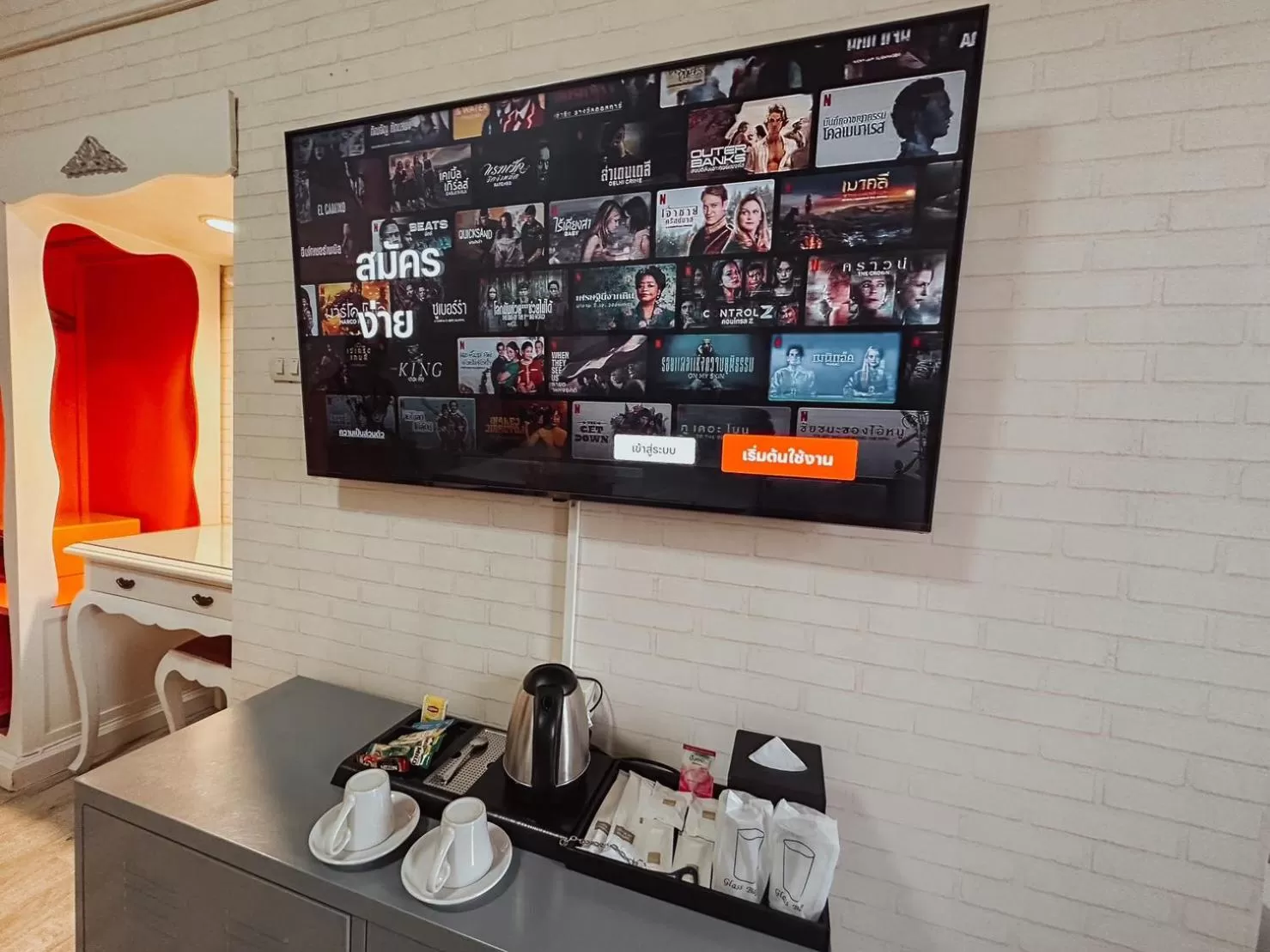 TV and multimedia in Hotel De Khuvieng