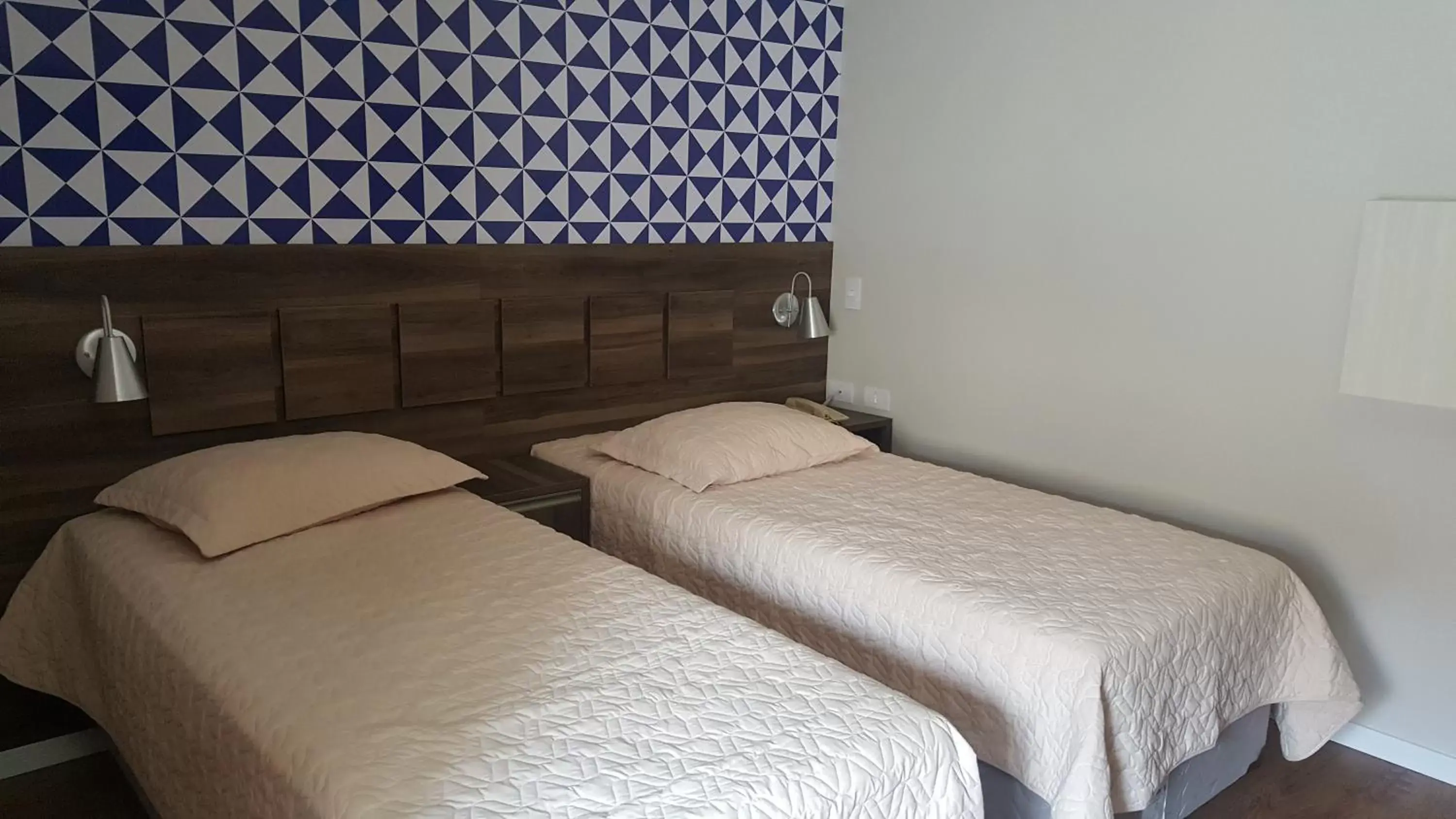 Budget Twin Room in Hotel Biz Budget Twin Room in Hotel Biz