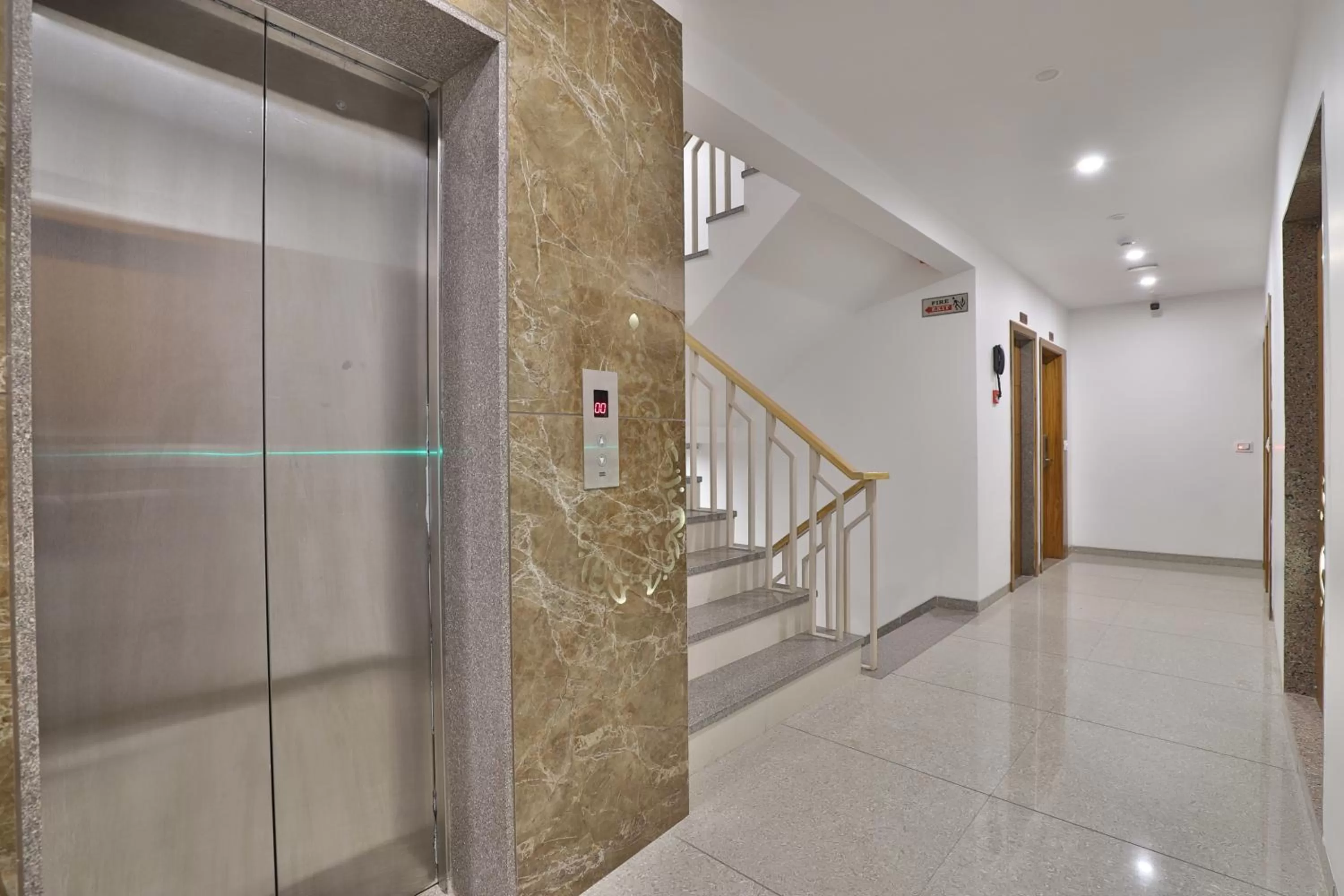 elevator in HOTEL LE GRAND