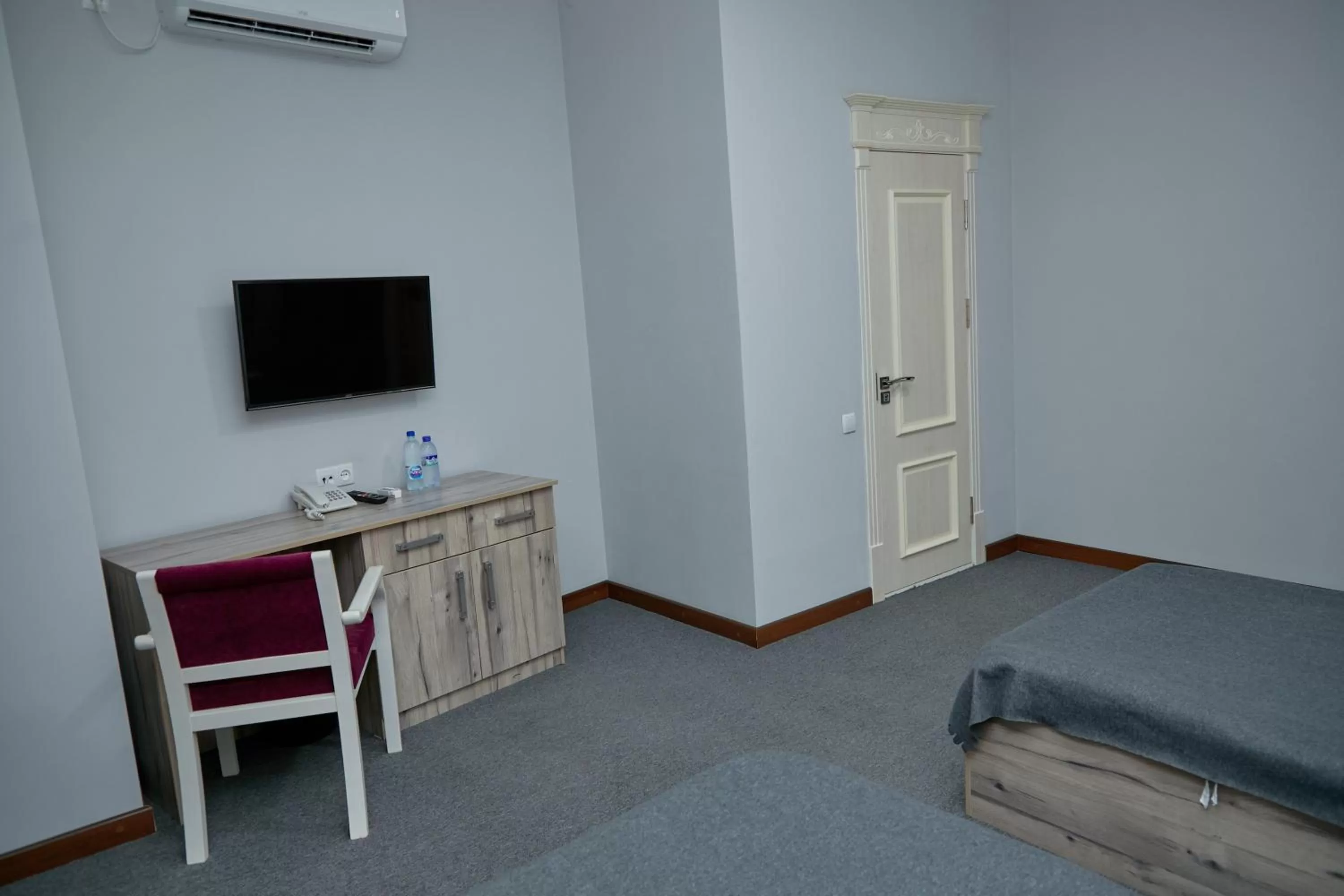 Bedroom, TV/Entertainment Center in Hotel Muqaddas