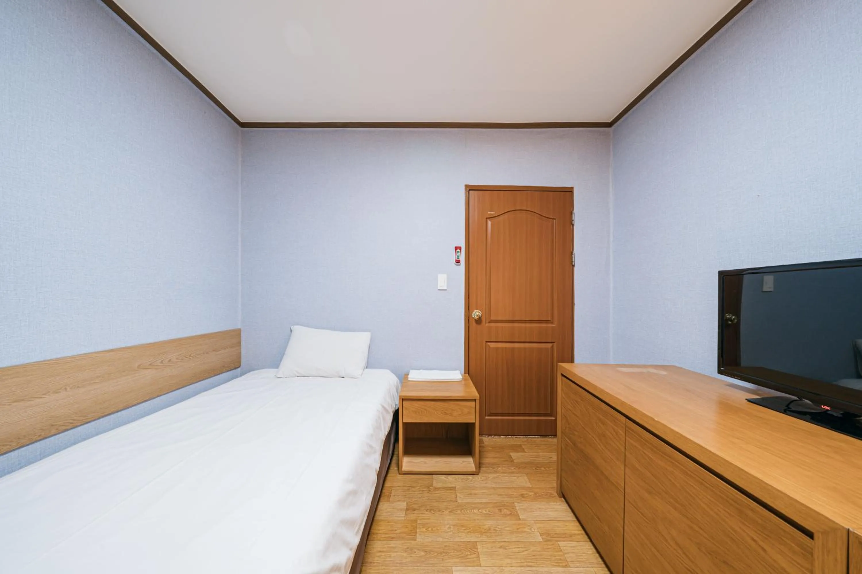 TV/Entertainment Center in Miju Hotel