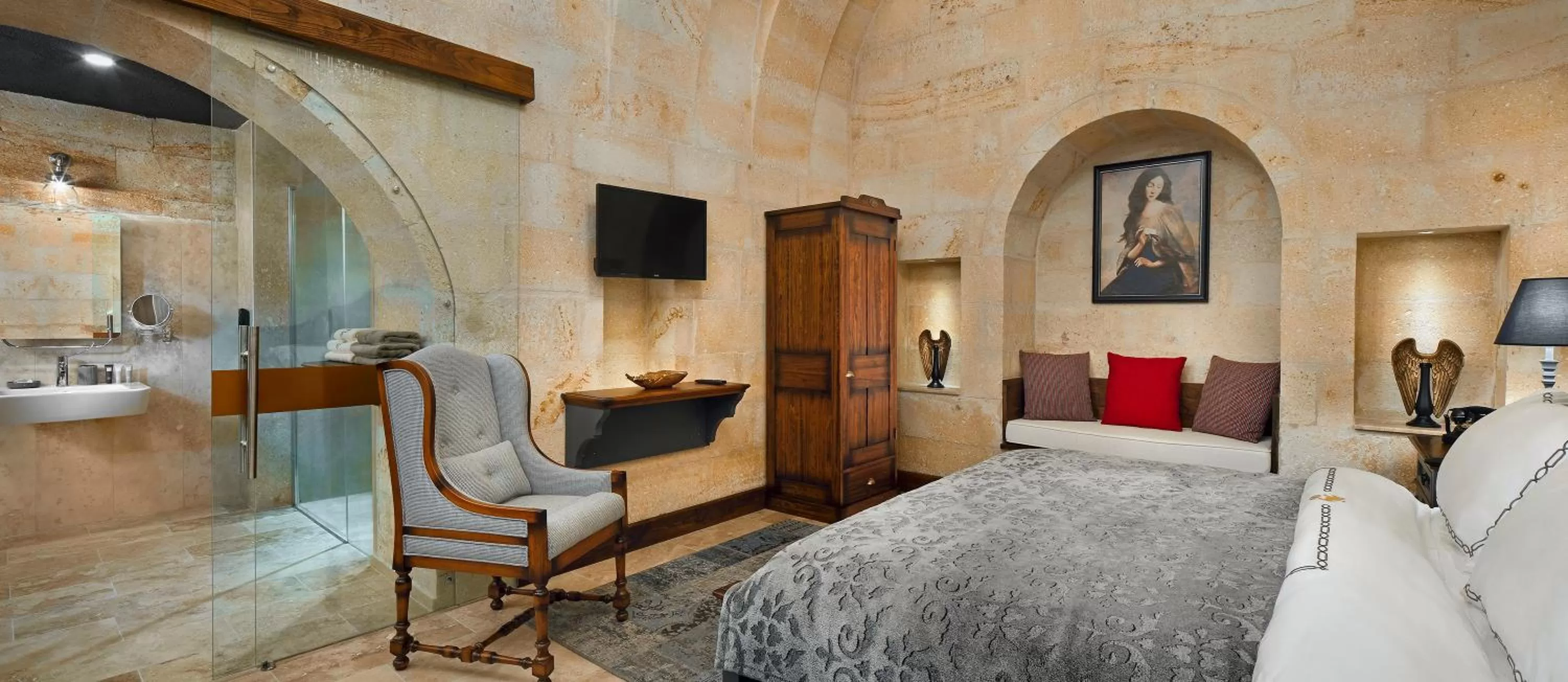 Bed in Seraphim Cave Suites & SPA