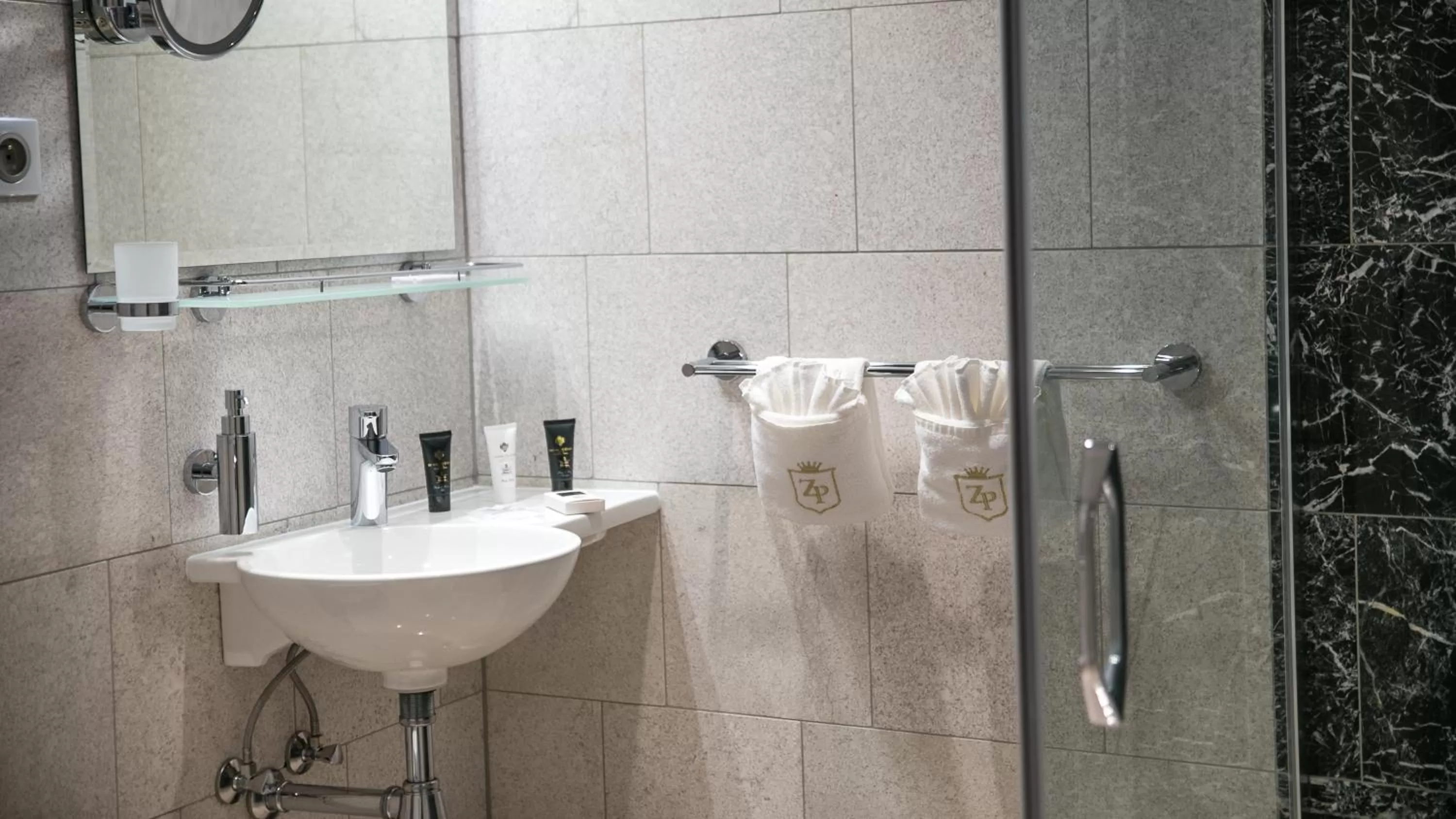 Shower in Zámeček Petrovice