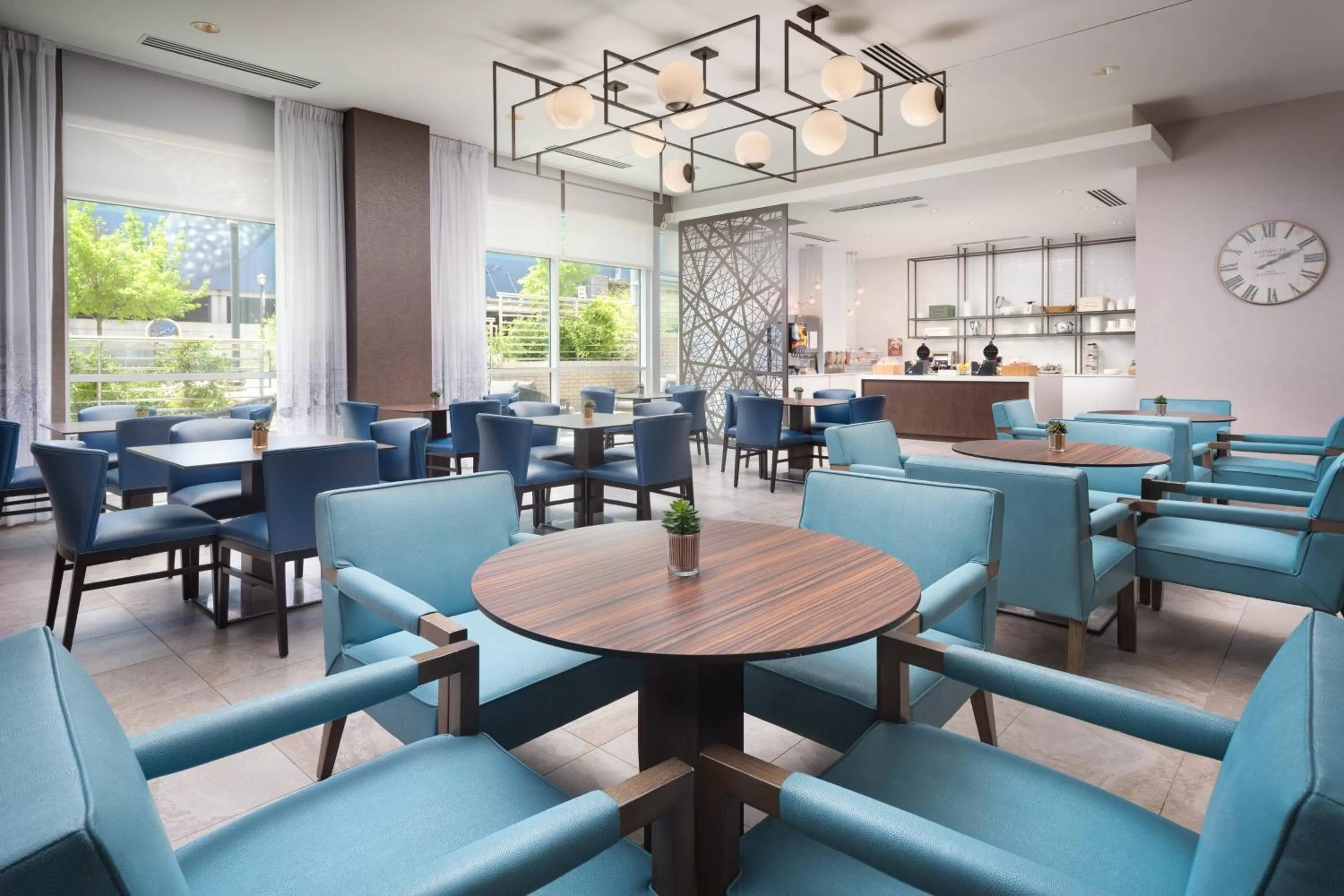 Restaurant/places to eat in SpringHill Suites by Marriott Atlanta Downtown