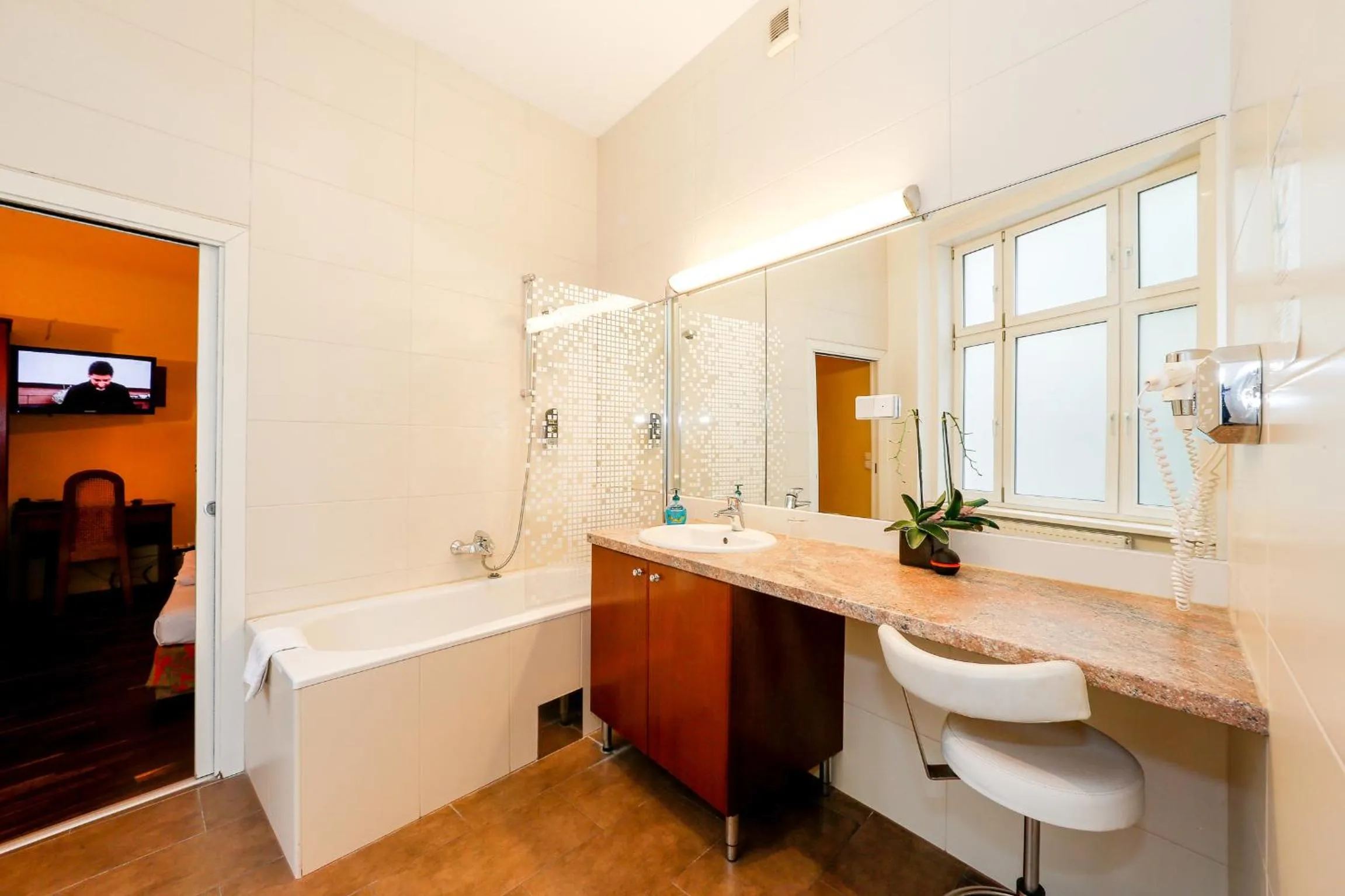 Timeout City Hotel, 5 min to city center, Self Check In