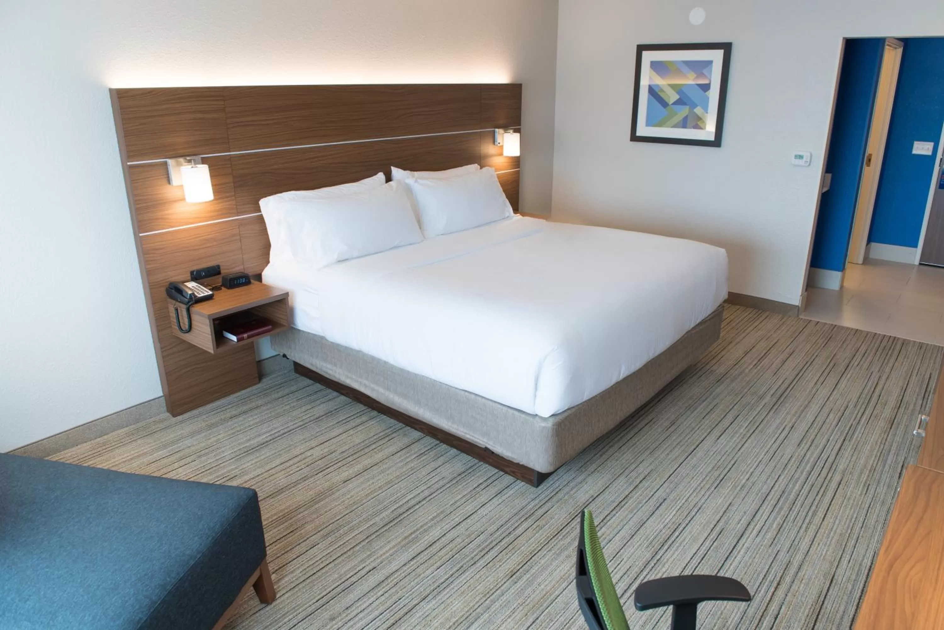 Photo of the whole room, Bed in Holiday Inn Express & Suites - Fort Wayne North by IHG