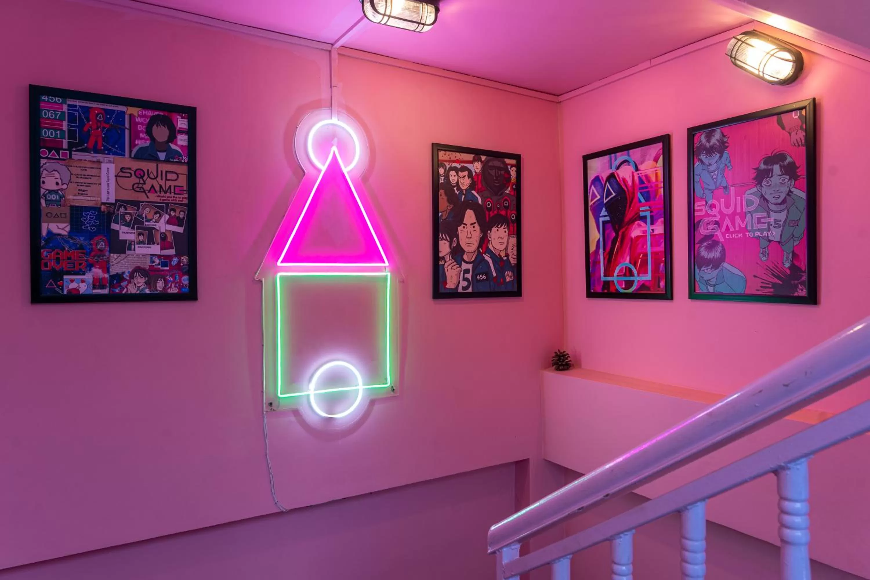 Decorative detail in Whoopers Hostel Manali