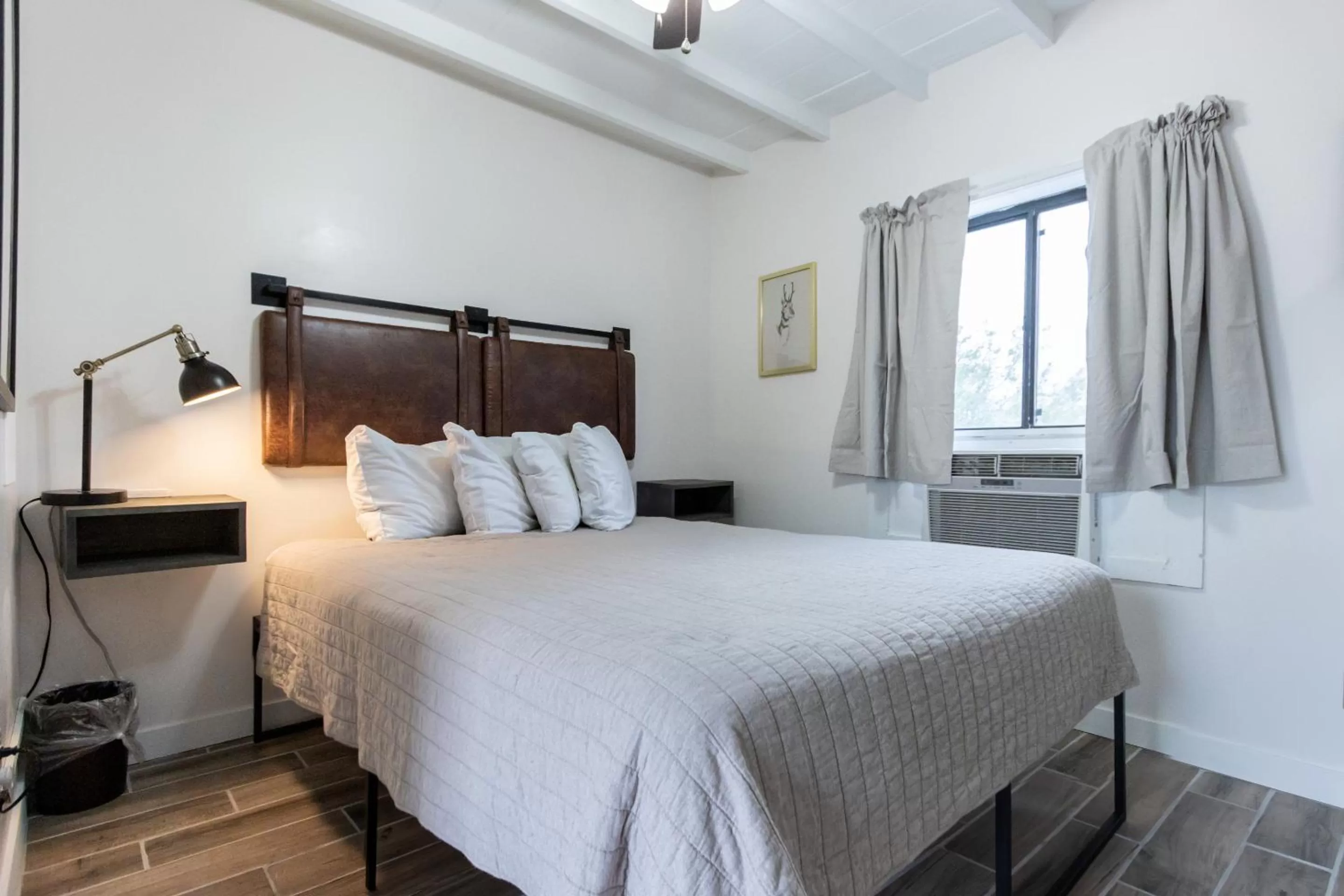 Queen Room in Sagebrush Inn