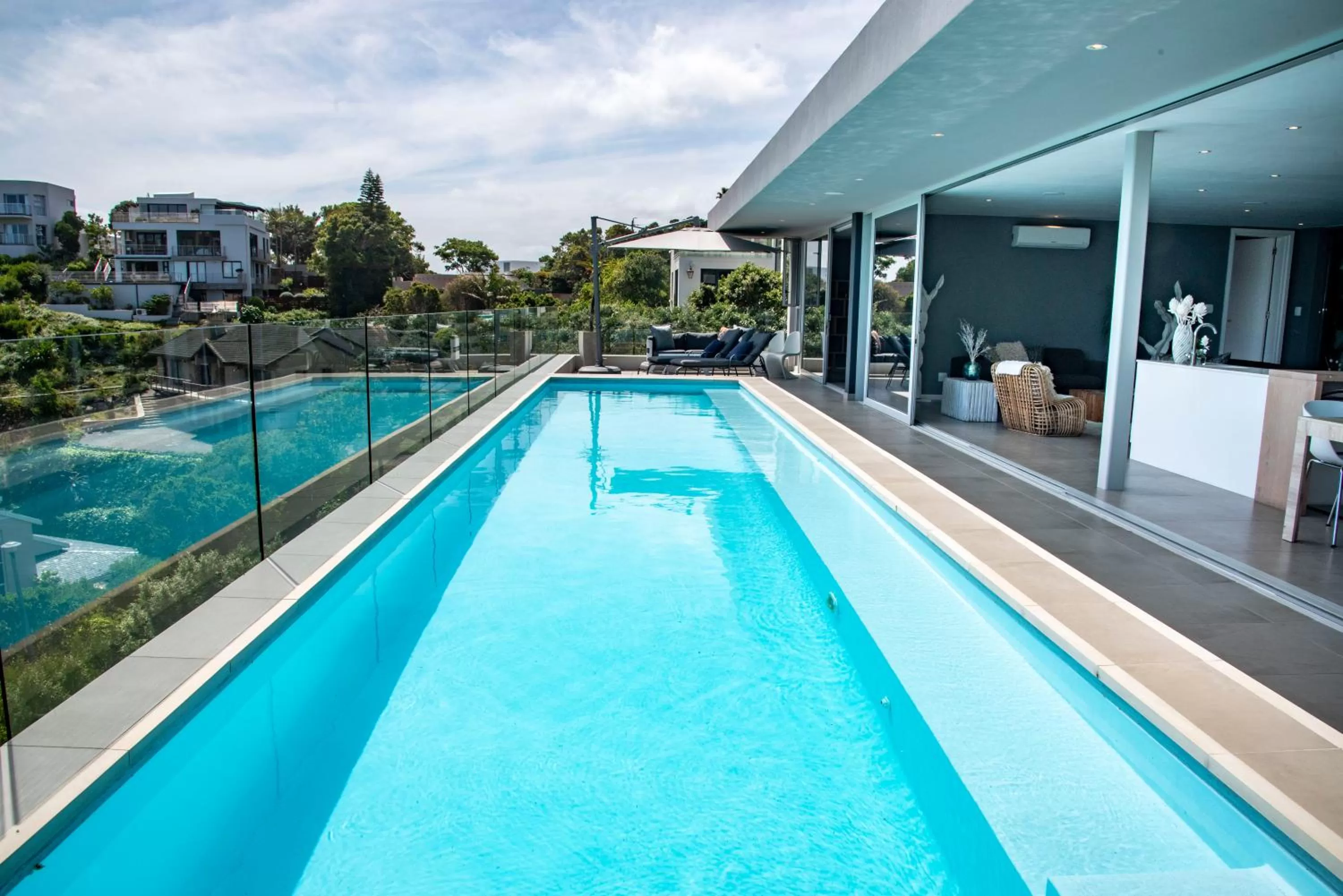 Swimming pool in Crown on the Heads