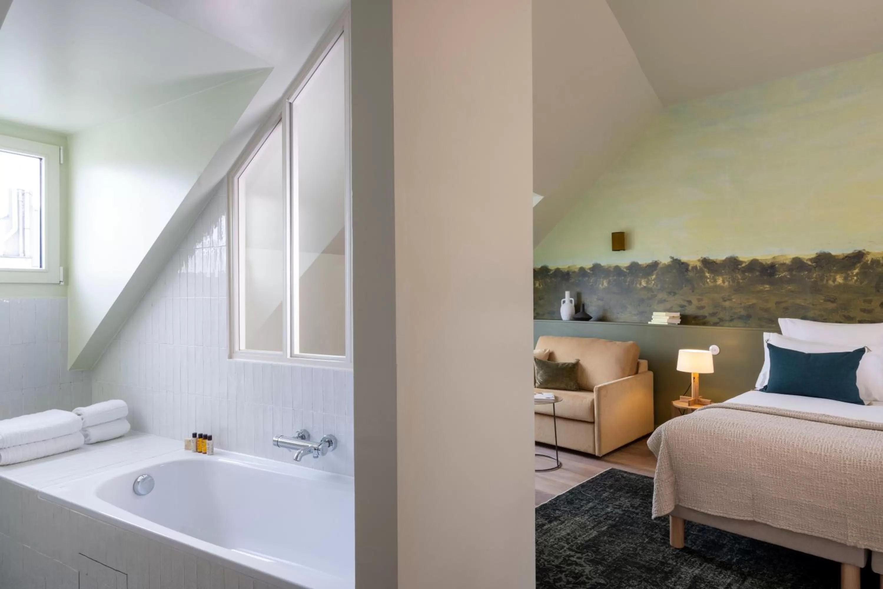 Property building, Bed in Le Petit Oberkampf Hotel & Spa