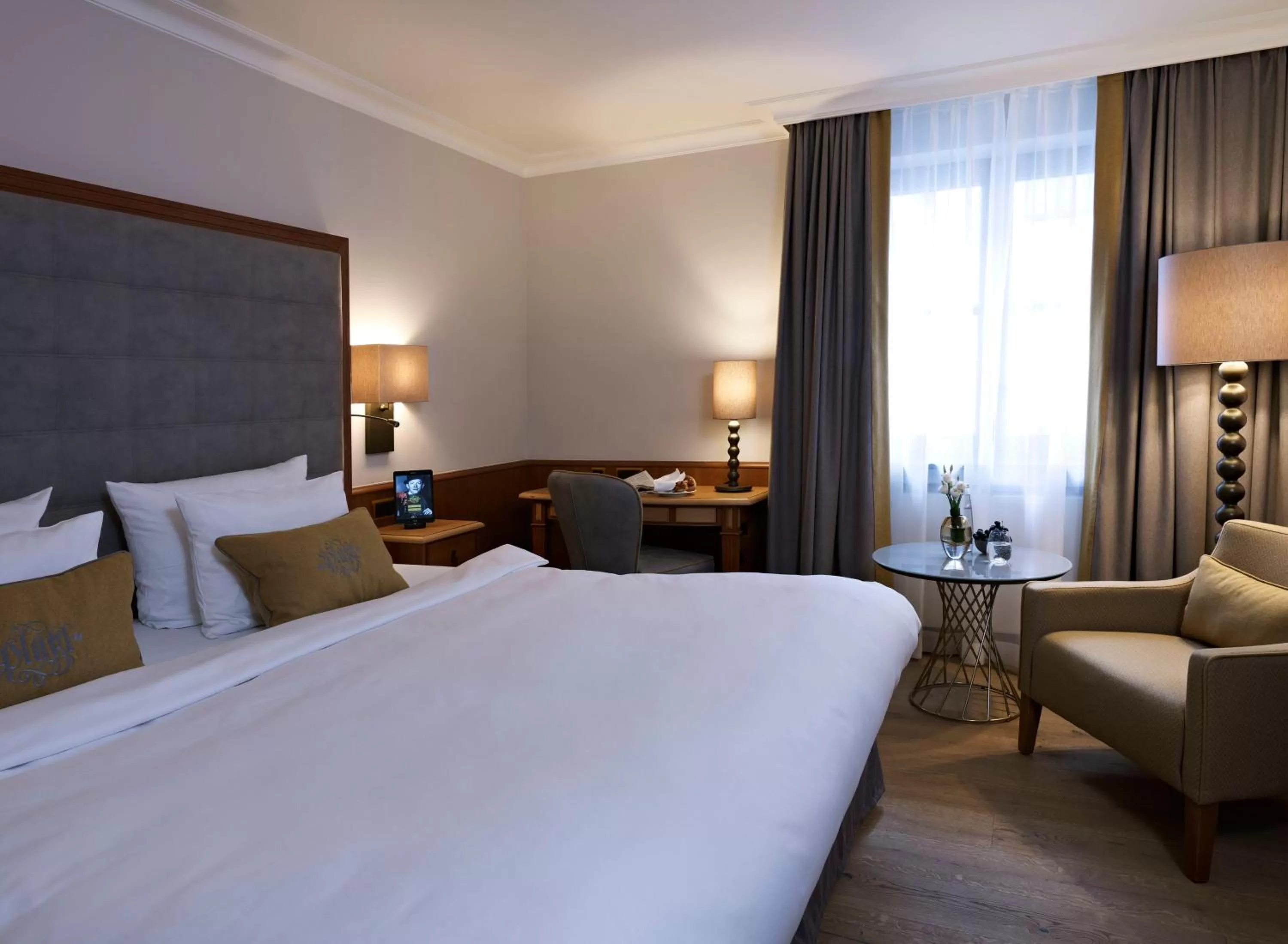 Photo of the whole room, Bed in Platzl Hotel - Superior