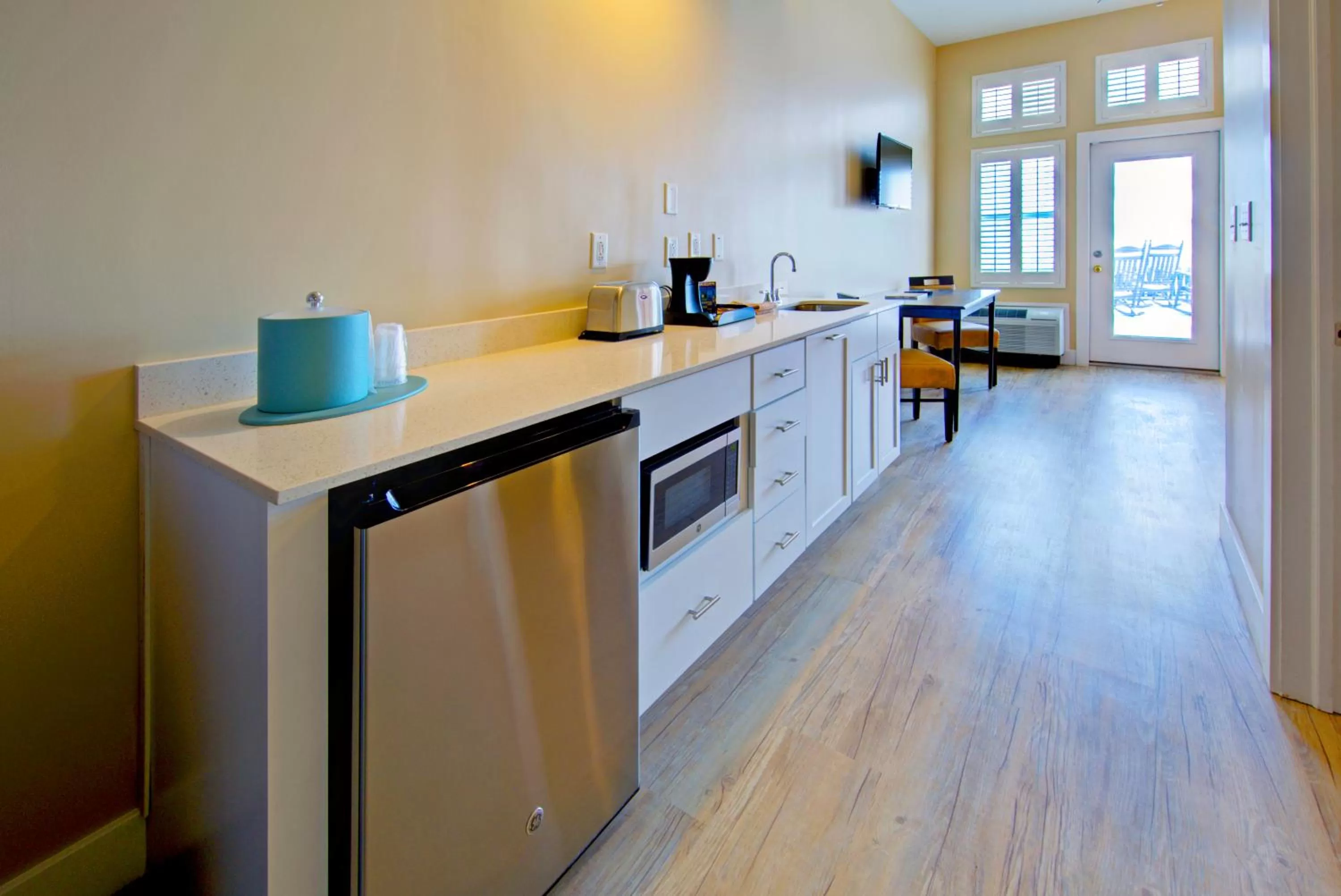 Kitchen or kitchenette in Commander Hotel & Suites