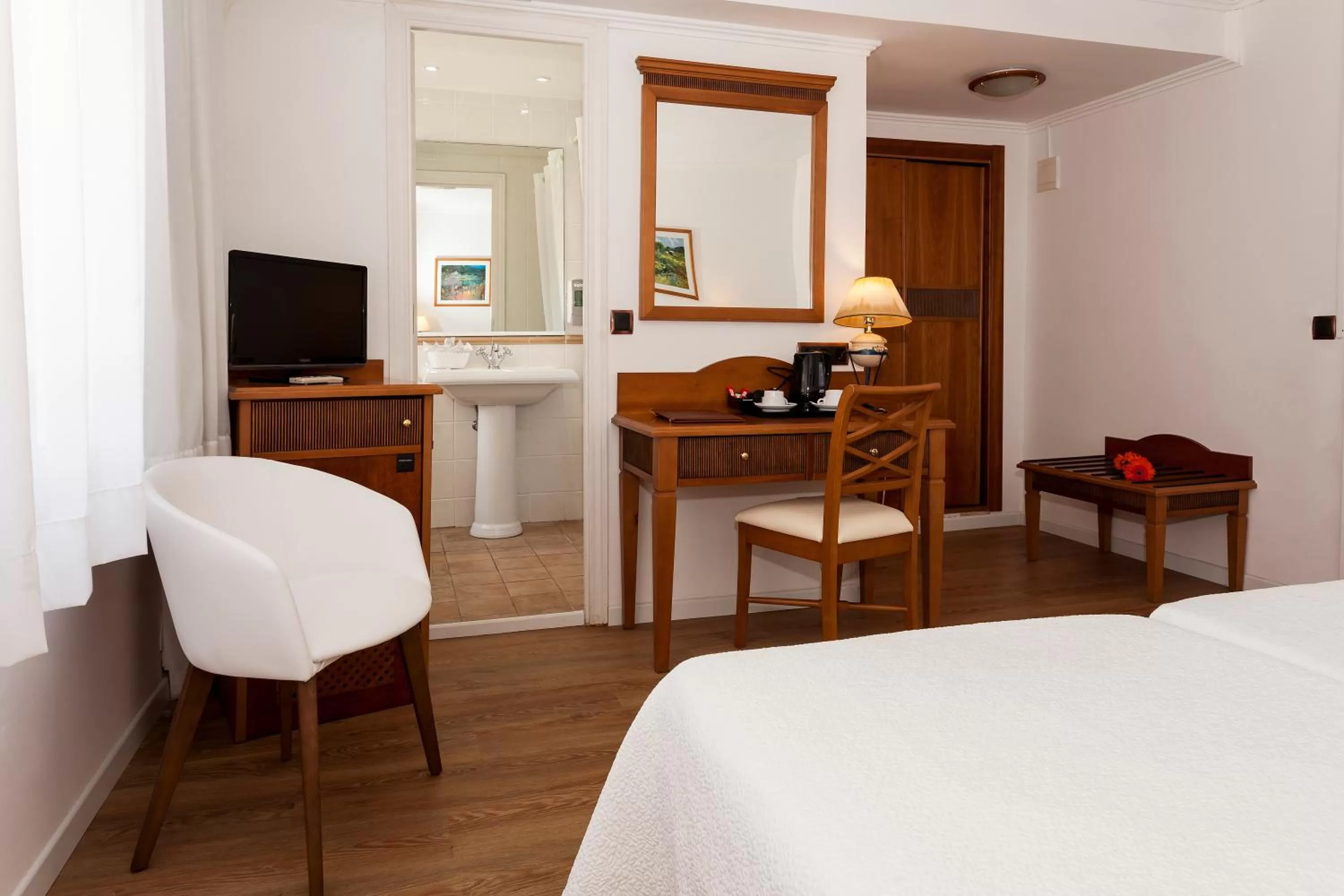 Photo of the whole room, Bed in Hotel Araxa - Adults Only