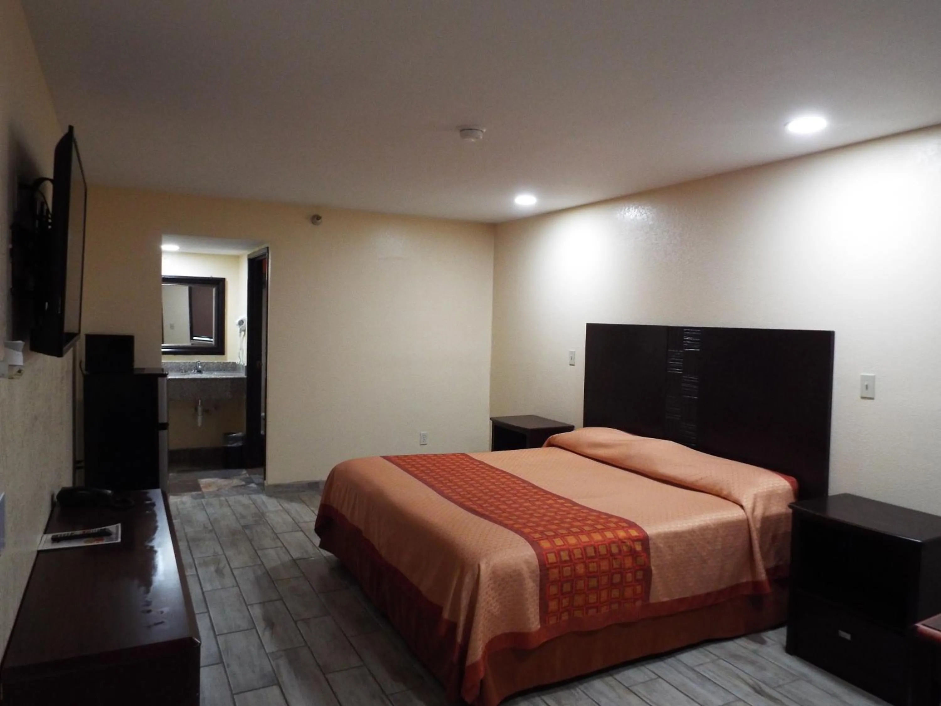 Bedroom, Bed in Texas Inn Harlingen