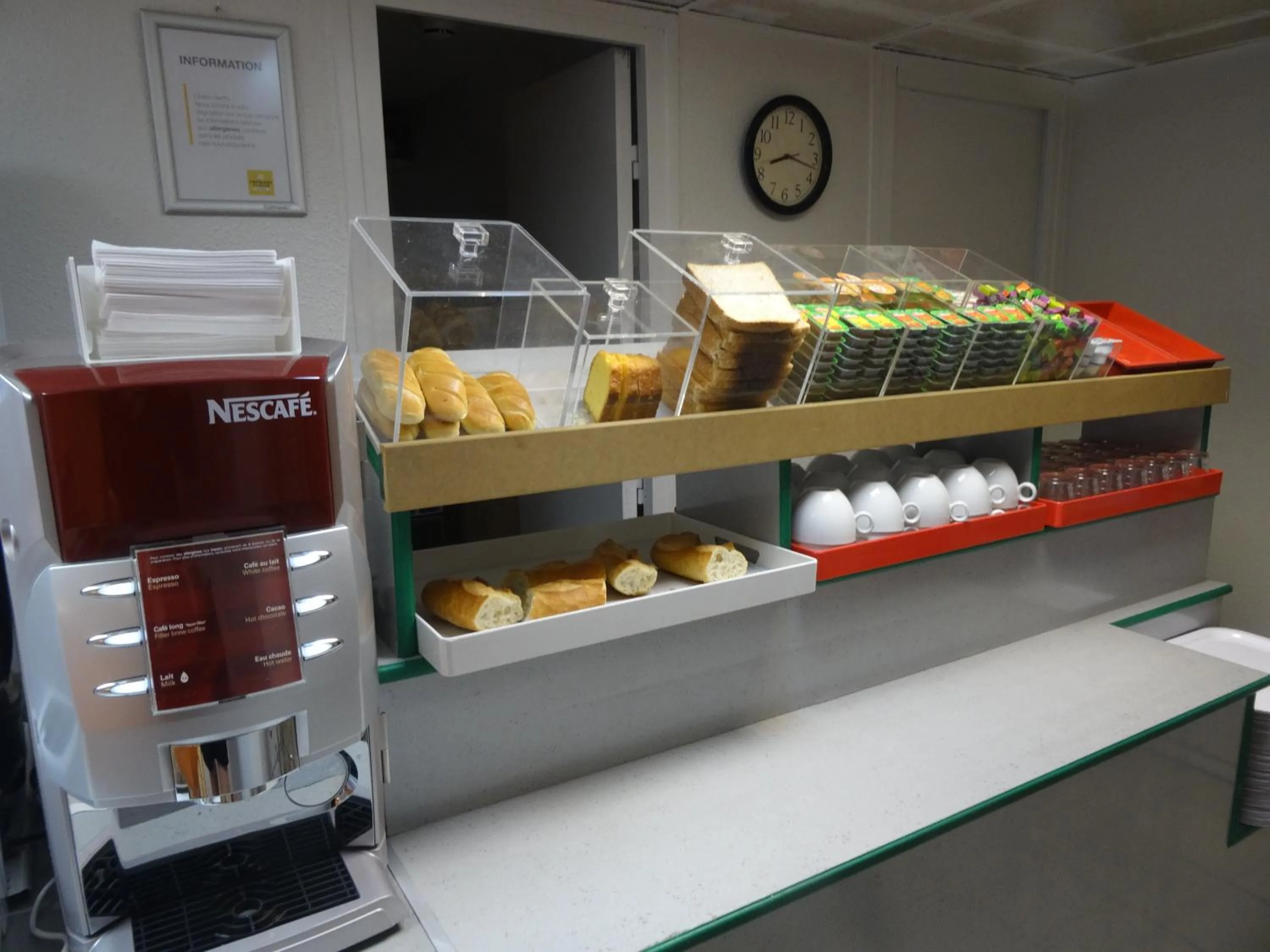 Buffet breakfast in Premiere Classe Lyon Sud - Chasse Sur Rhône