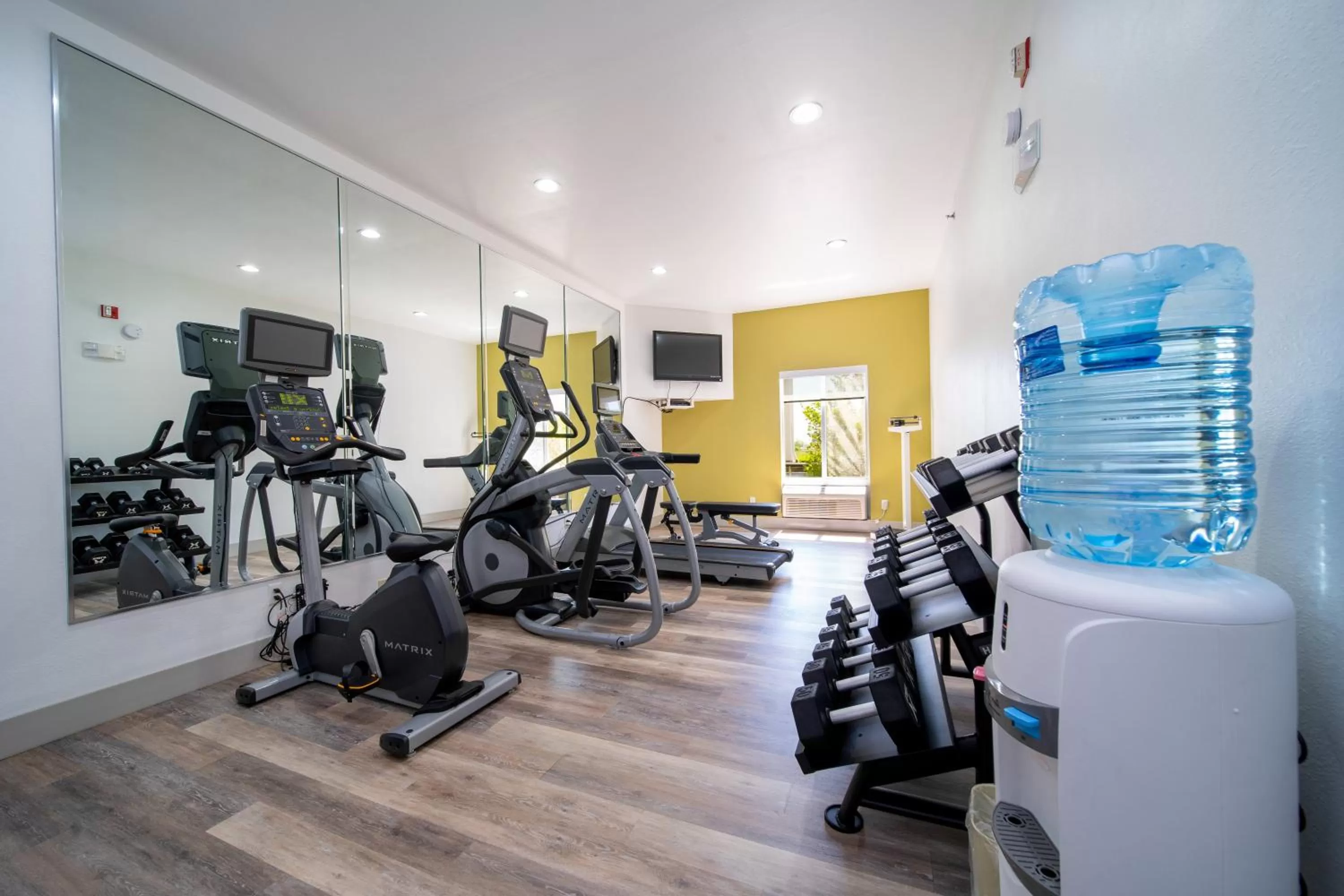 Spa and wellness centre/facilities in Holiday Inn Express Hotel & Suites Bedford by IHG