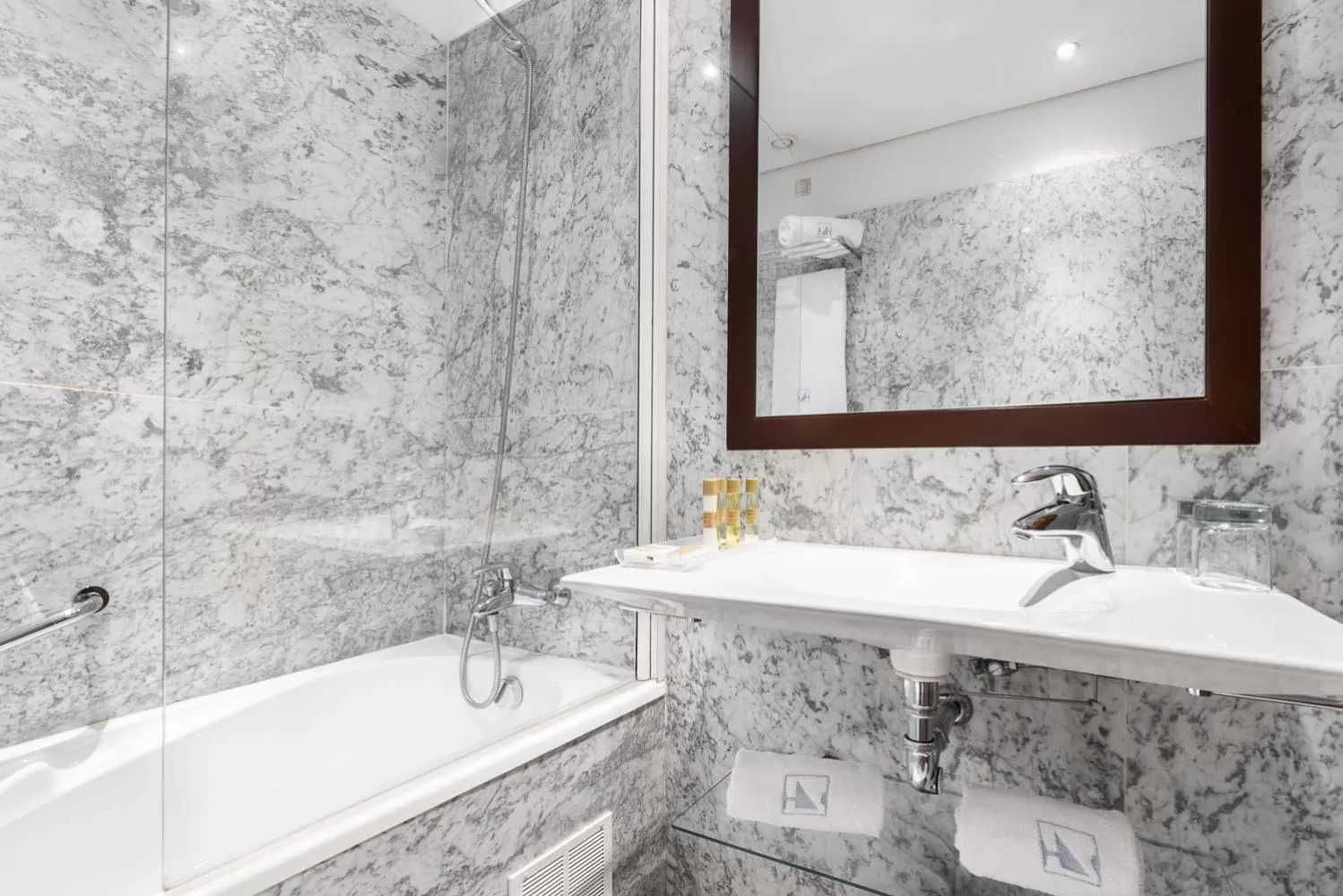 Bathroom in Eurostars das Artes