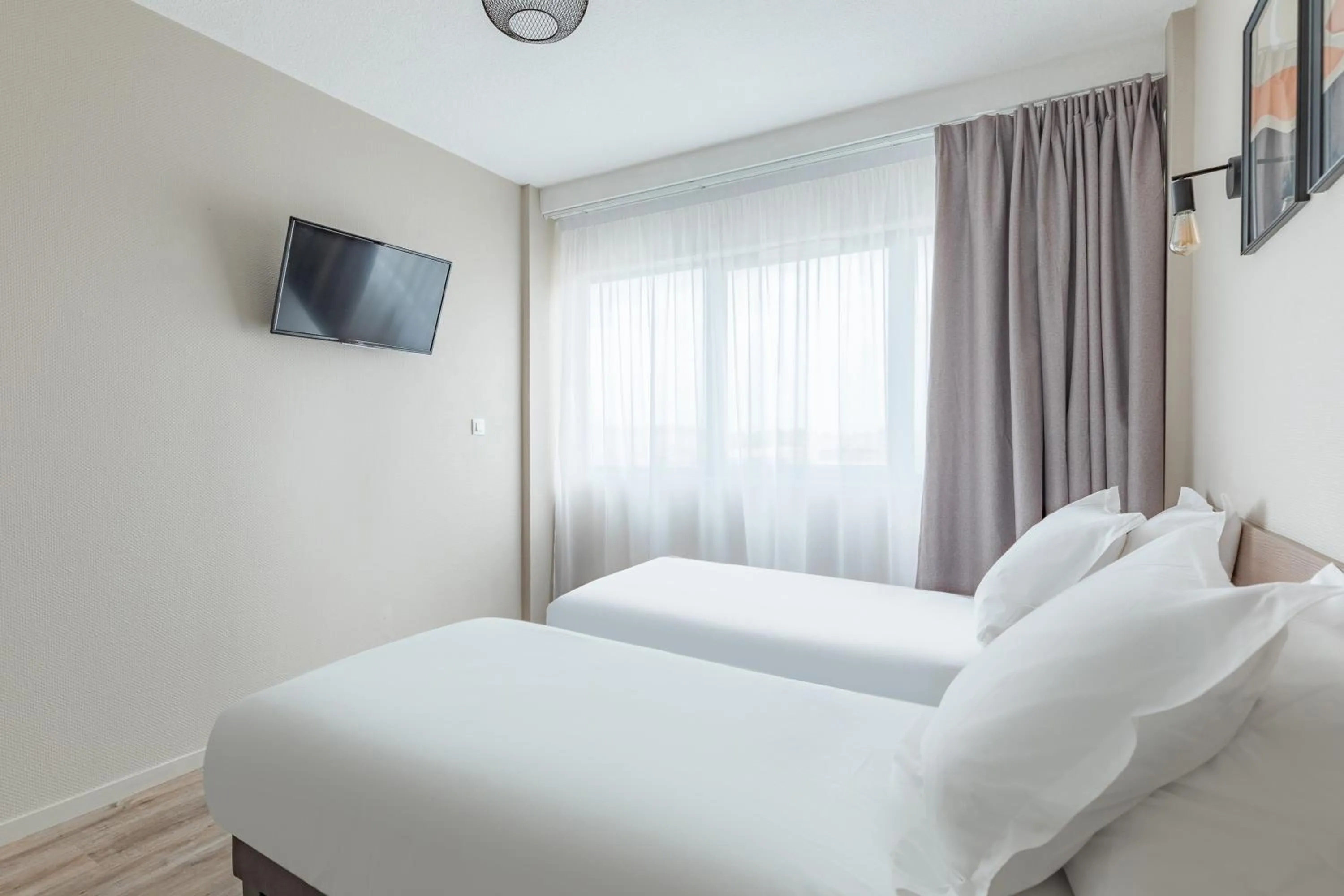 Photo of the whole room, Bed in Appart'City Classic Bordeaux Centre