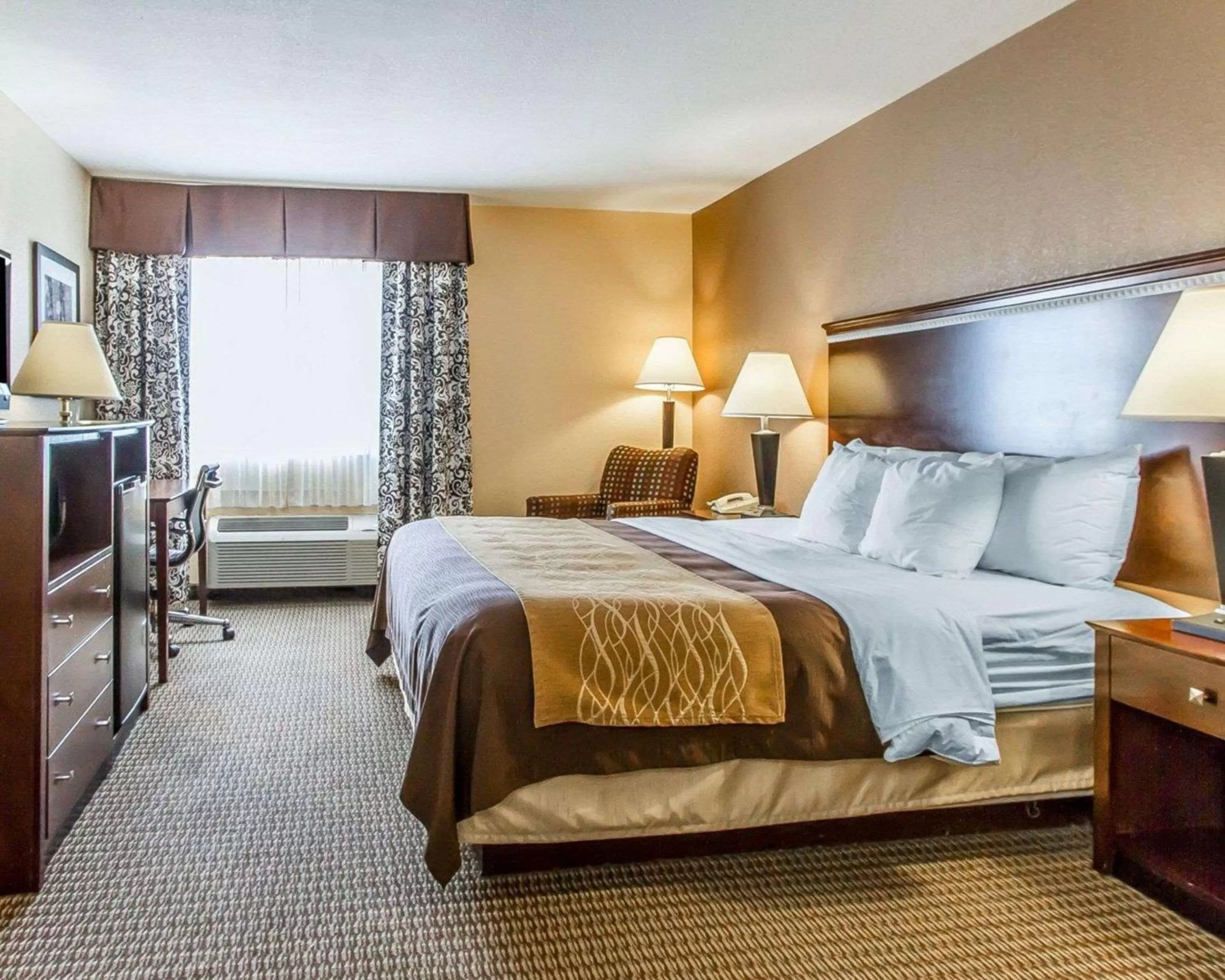 Bedroom, Bed in Quality Inn & Suites Mount Pleasant