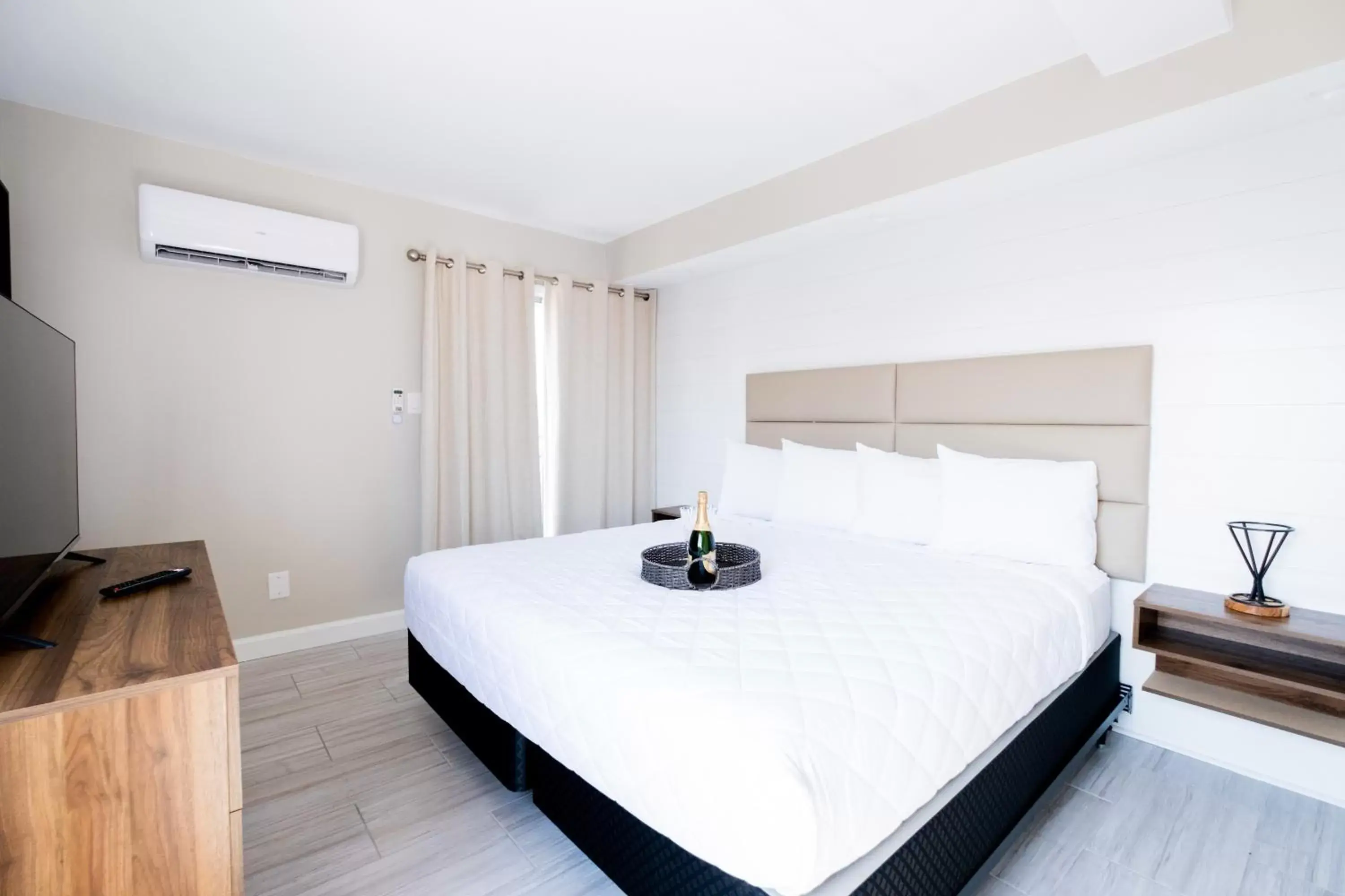 Deluxe King Suite in 300 Tenth Deluxe King Suite in 300 Tenth