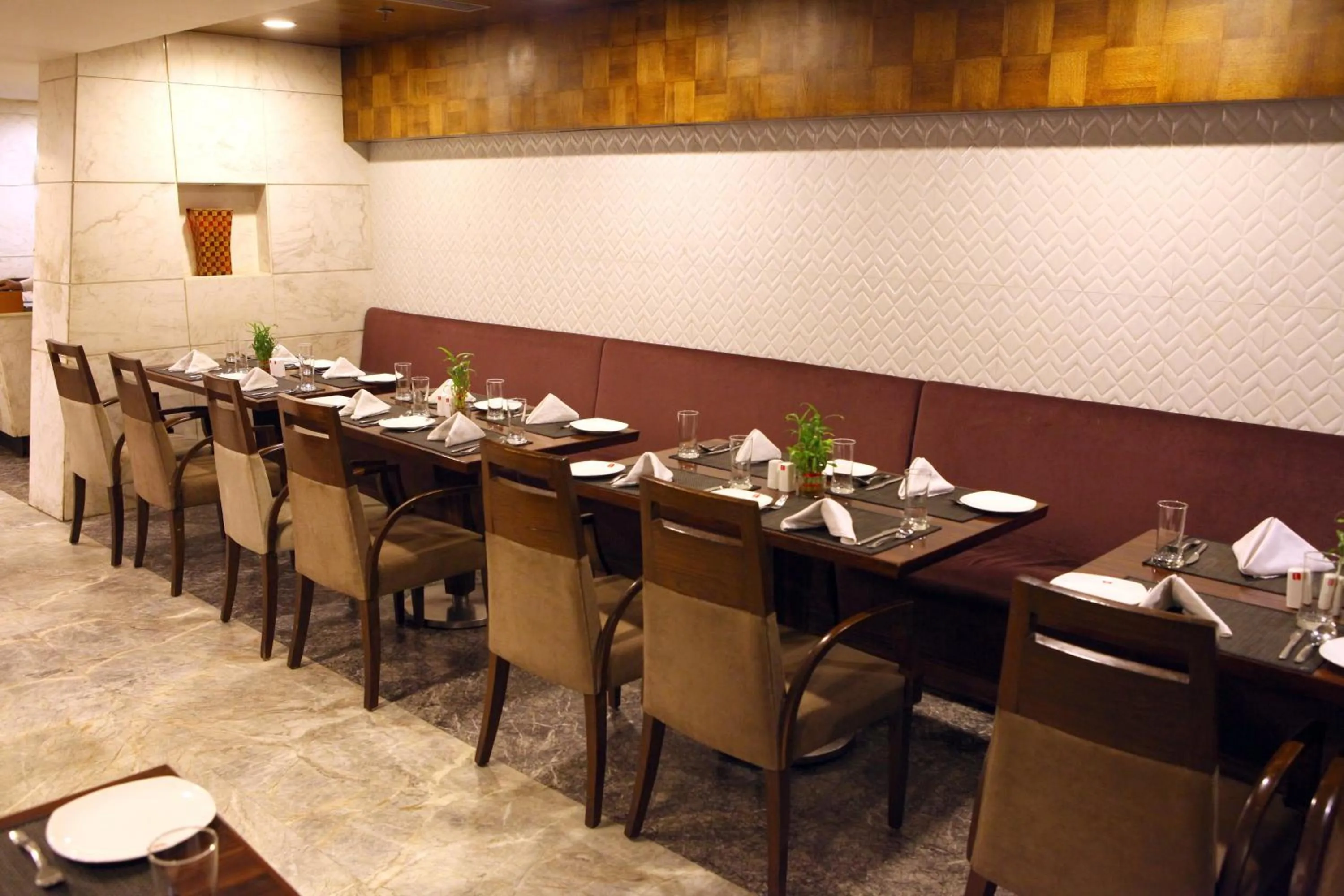 Restaurant/places to eat in Lords Plaza Surat
