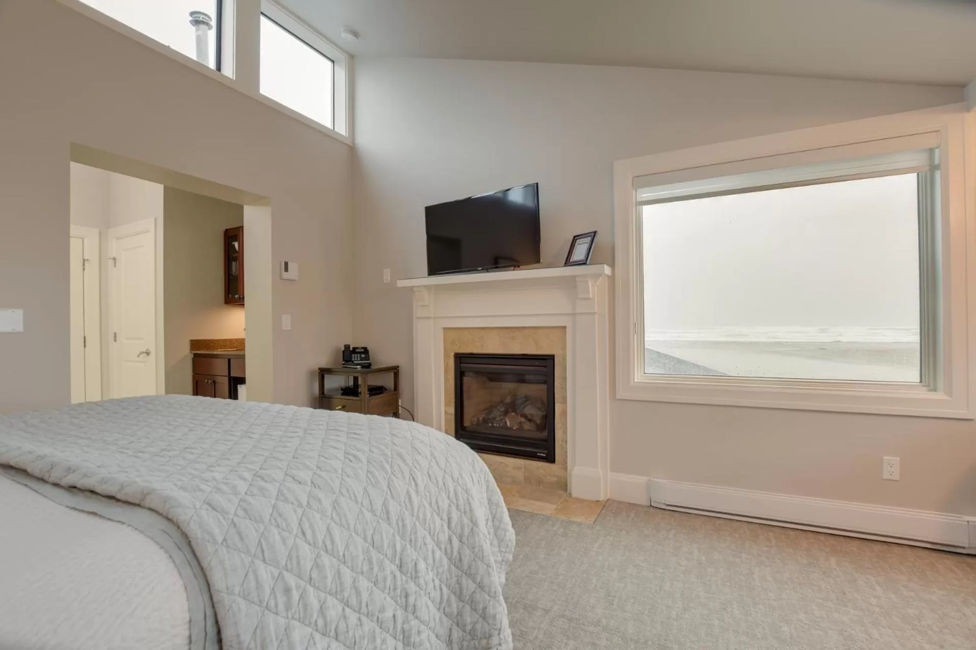 Sea view, TV/Entertainment Center in The Waves