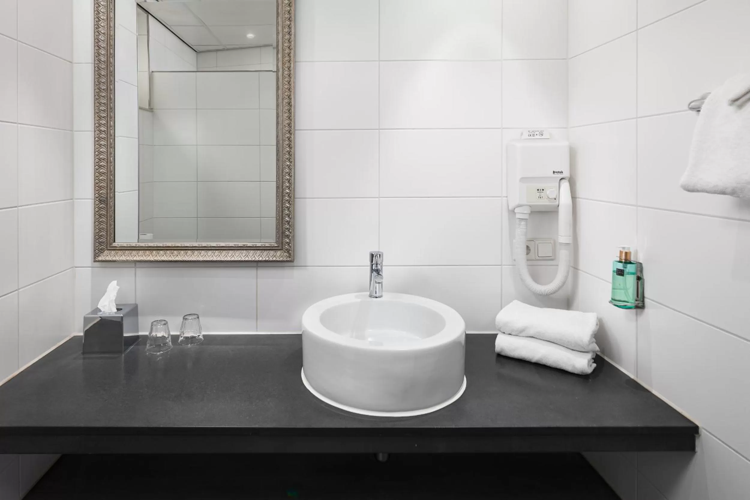 Bathroom in Strandhotel Domburg