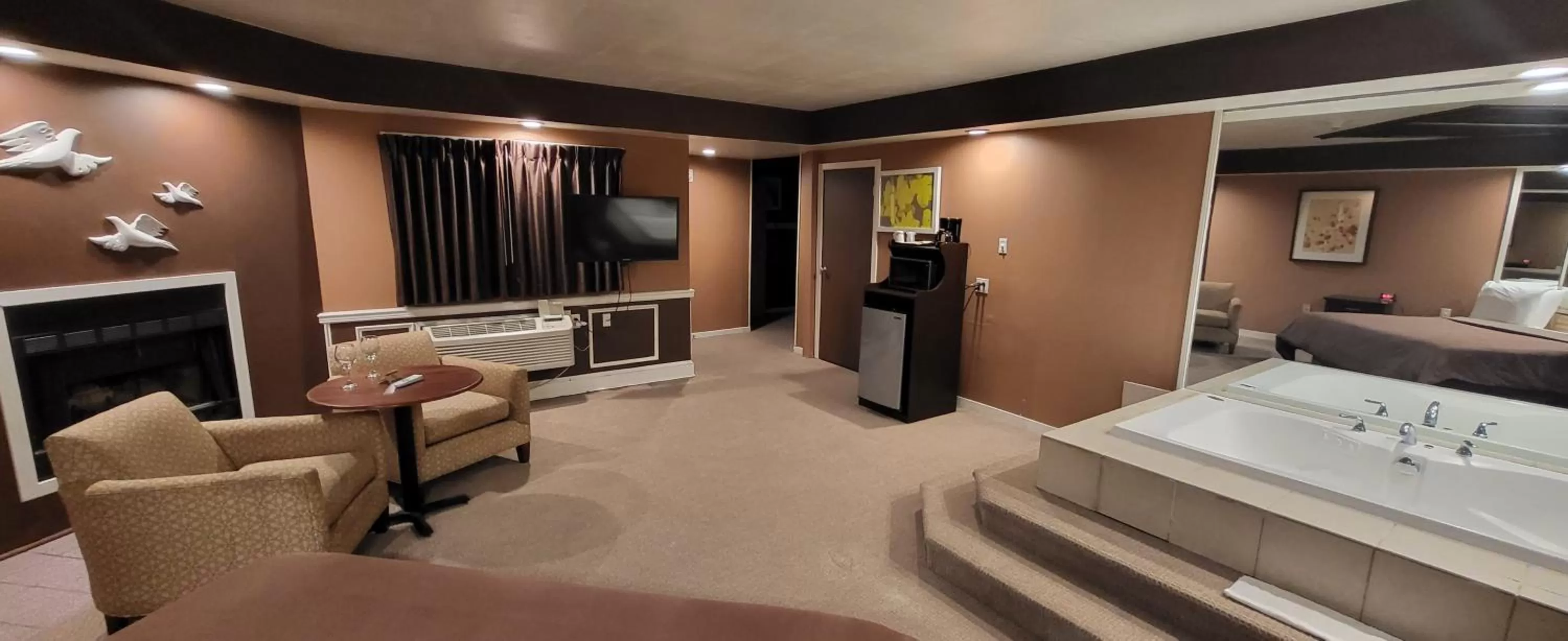 TV and multimedia in Inn of the Dove Harrisburg-Hershey Romantic Suites