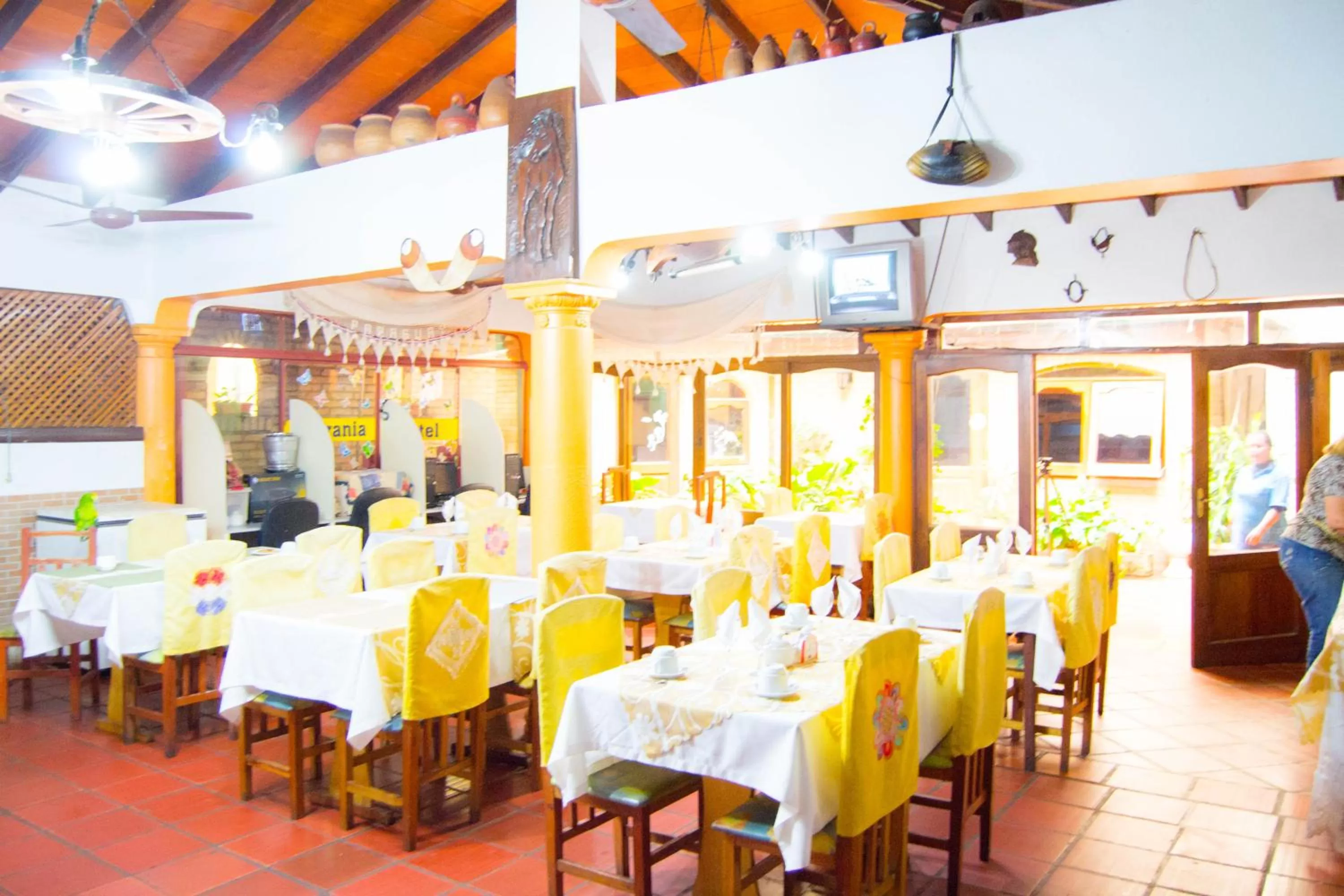 Restaurant/Places to Eat in Hotel & Restaurante Guarania