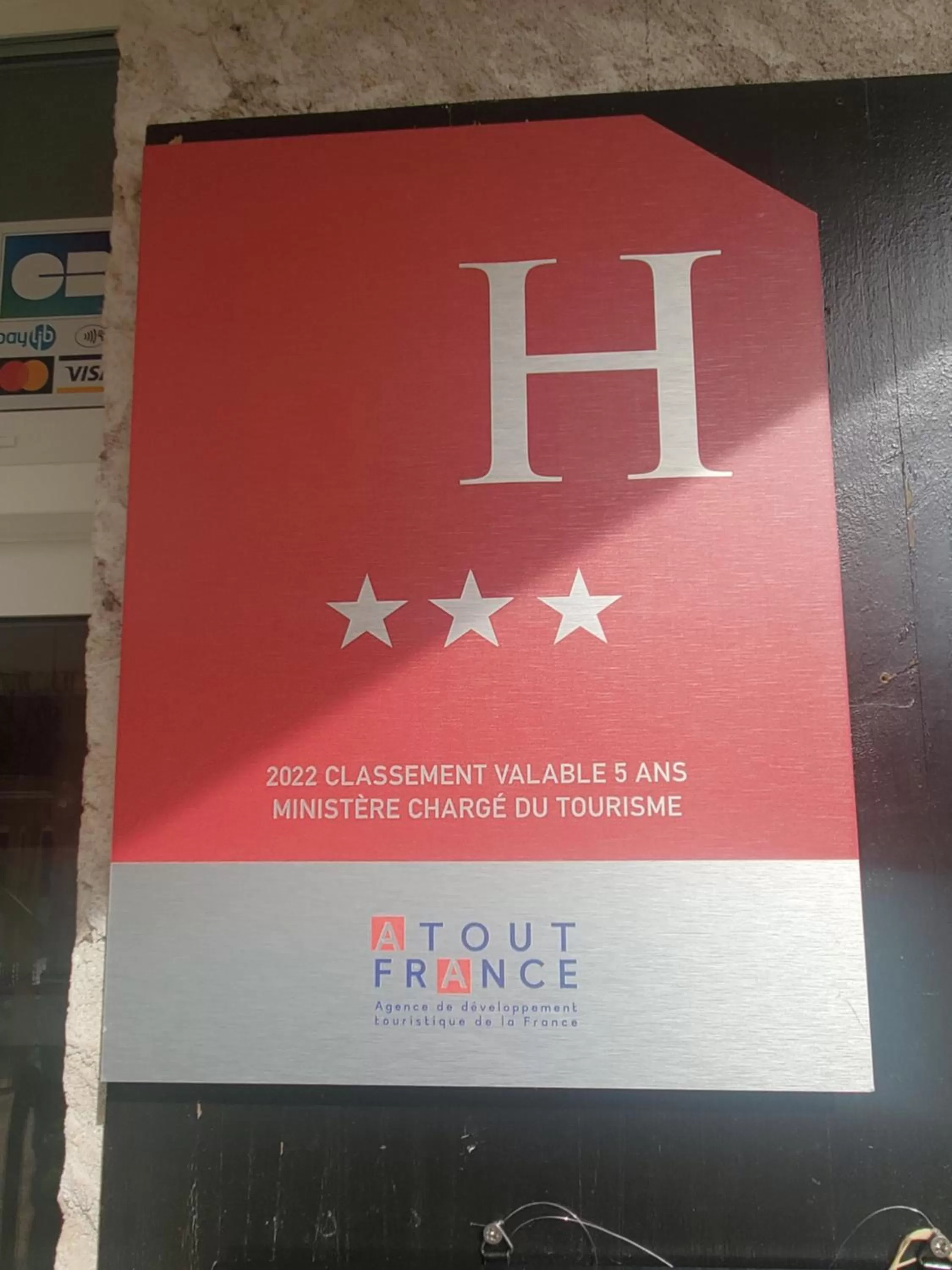 Logo/Certificate/Sign in L'Auberge