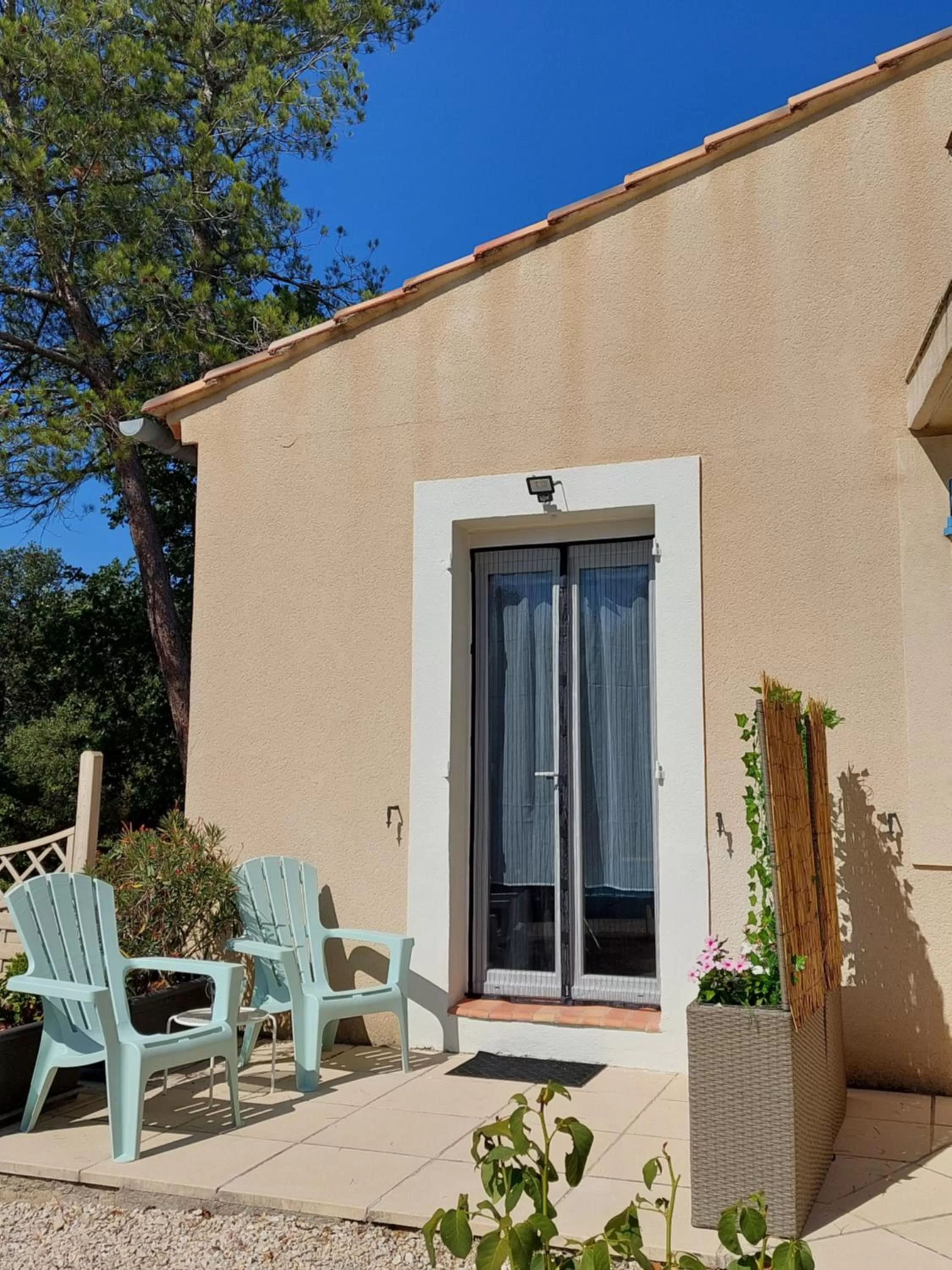 Facade/entrance in Maison d'Hôtes & Spa La Chêneraie-Provence Ventoux