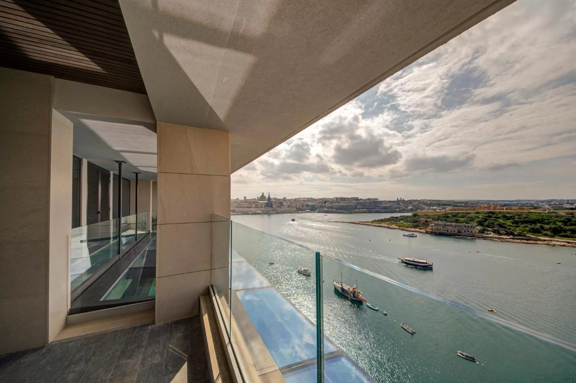 Land's End, Boutique Hotel