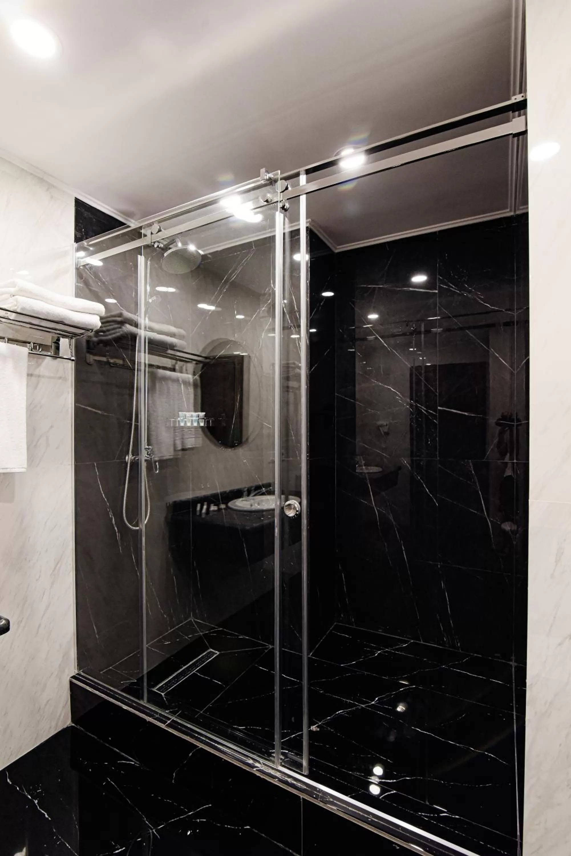 Bathroom in East Palace Hotel