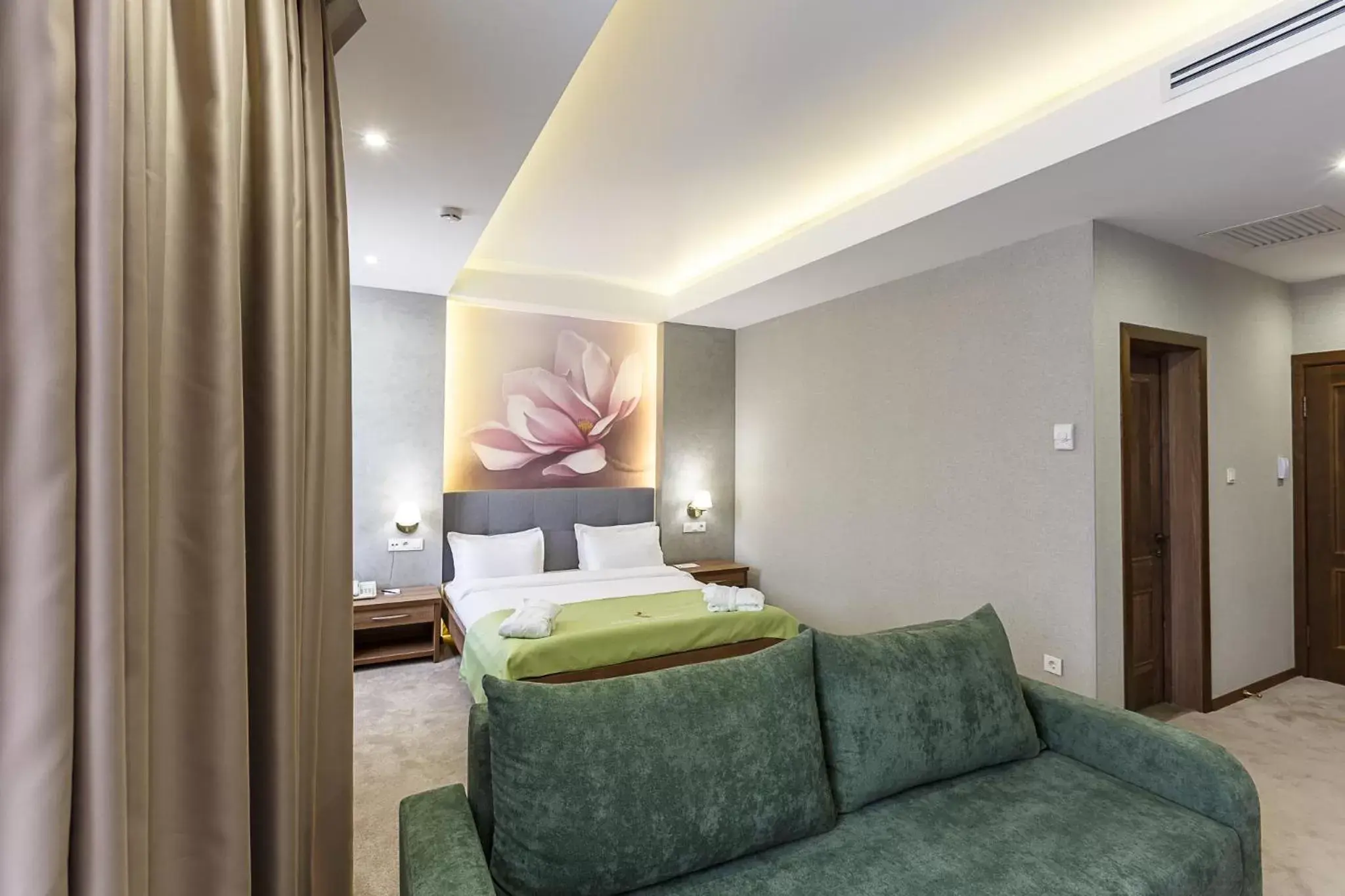 Superior King Room - single occupancy in Renion Hills Hotel Superior King Room - single occupancy in Renion Hills Hotel