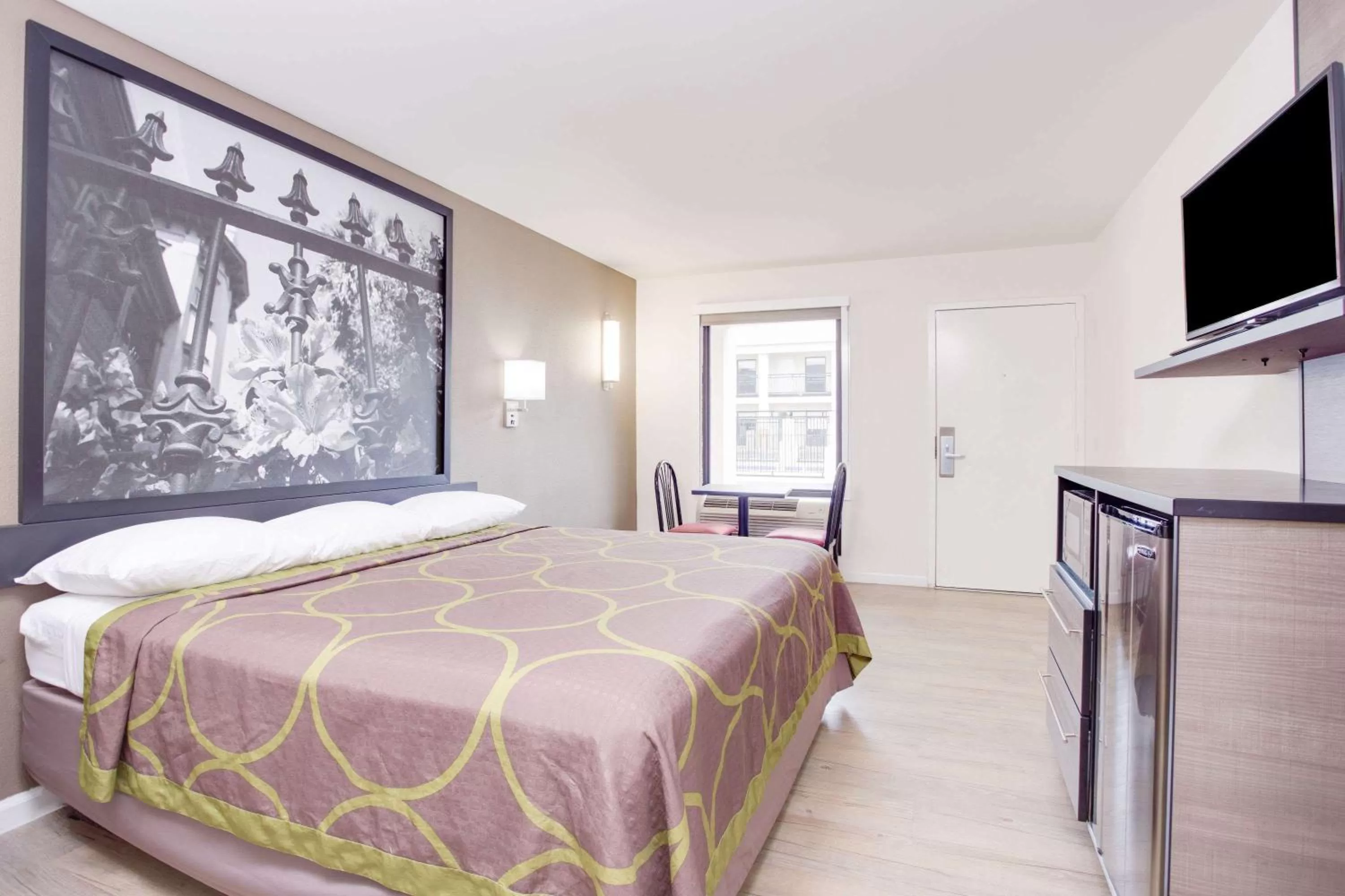 Photo of the whole room, Bed in Super 8 by Wyndham Dalton