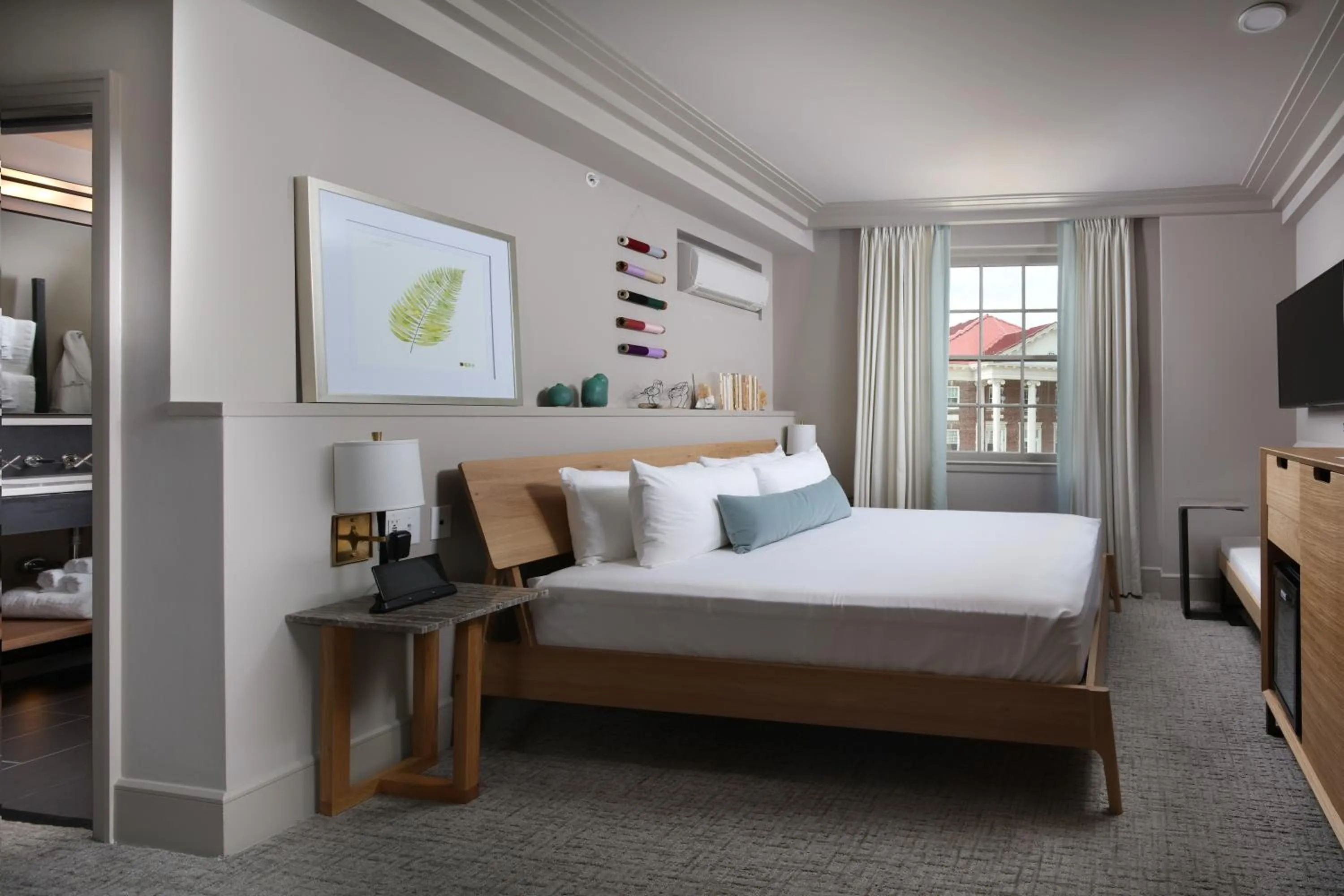 Bed in Hotel Weyanoke