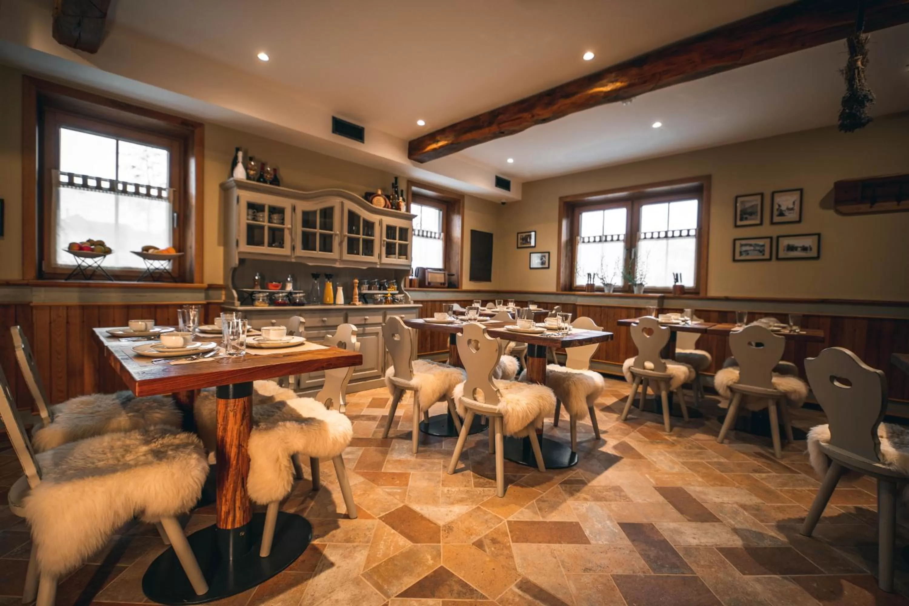 Restaurant/places to eat in Hotel Zamorc