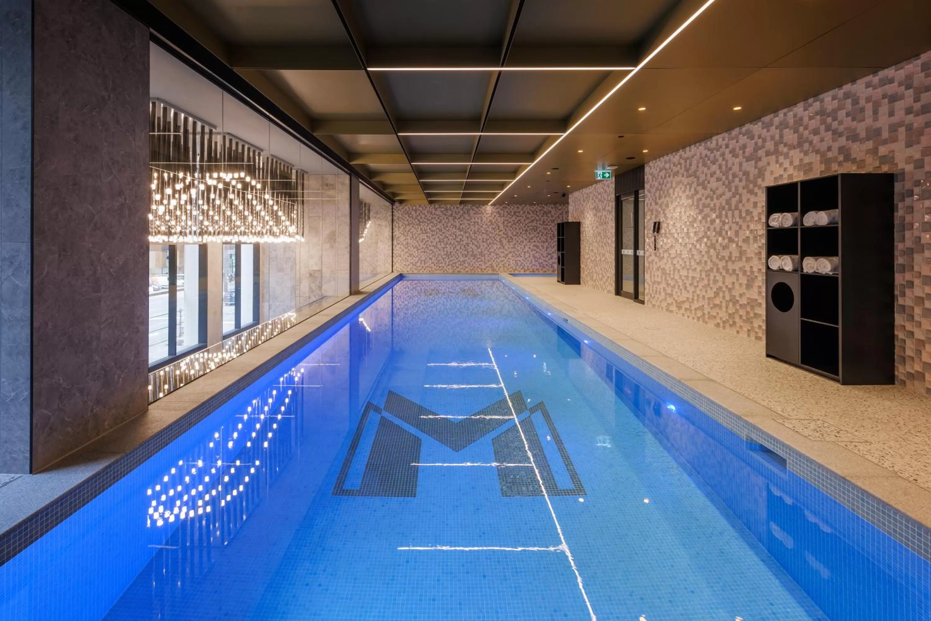 Swimming pool in Meriton Suites Melbourne
