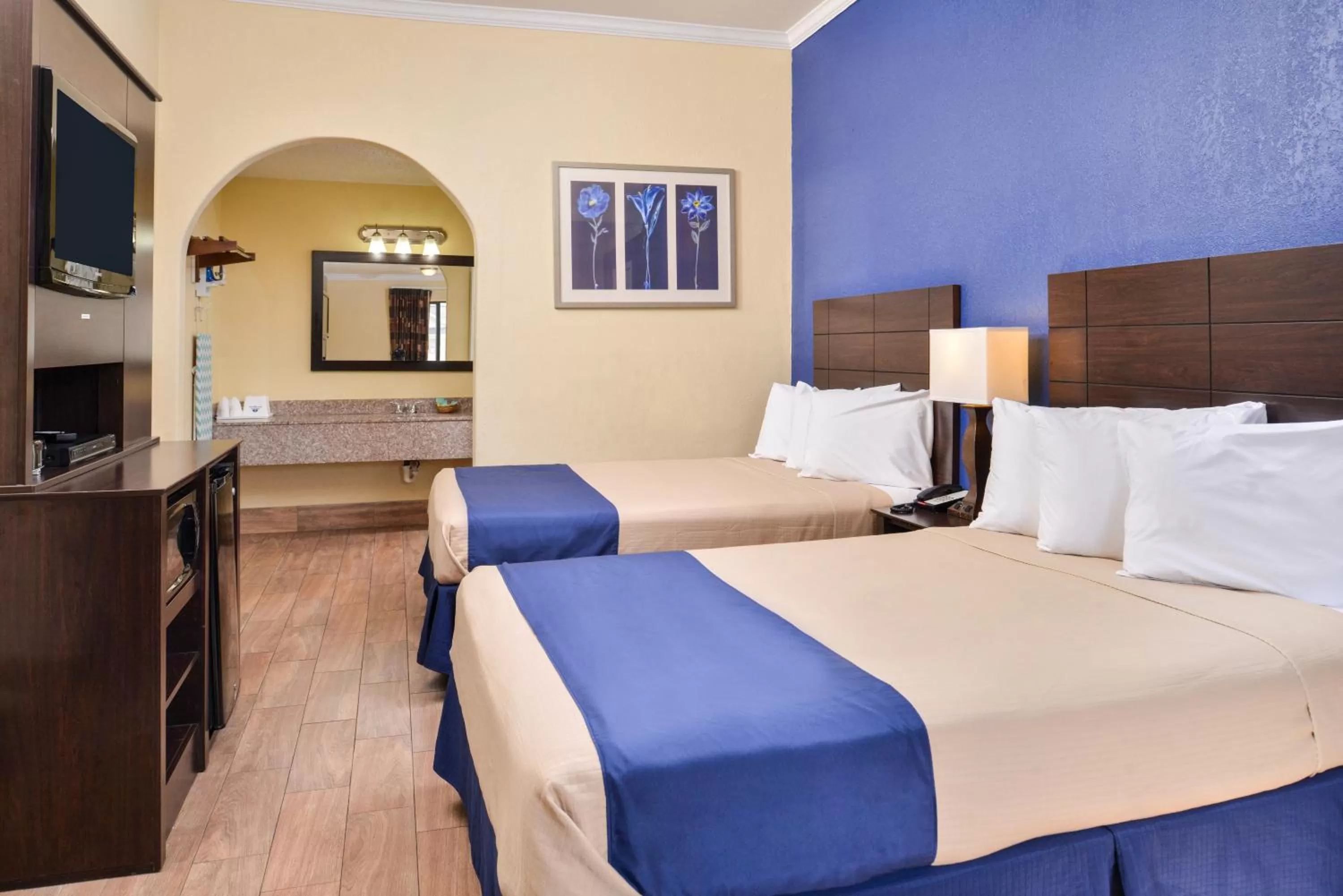 Bed in Americas Best Value Inn Medical Center Downtown