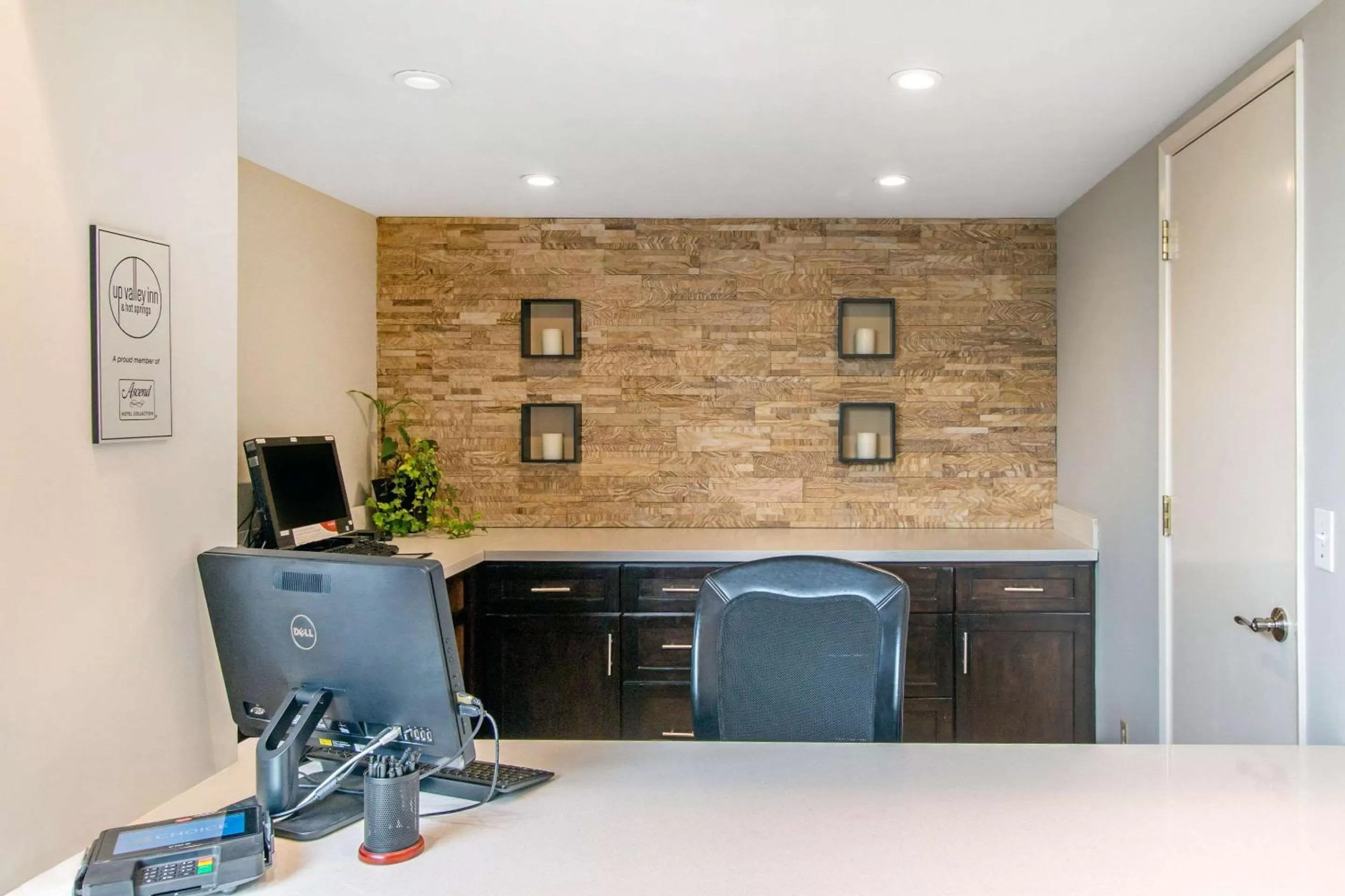 Lobby or reception in UpValley Inn & Hot Springs, an Ascend Collection Hotel