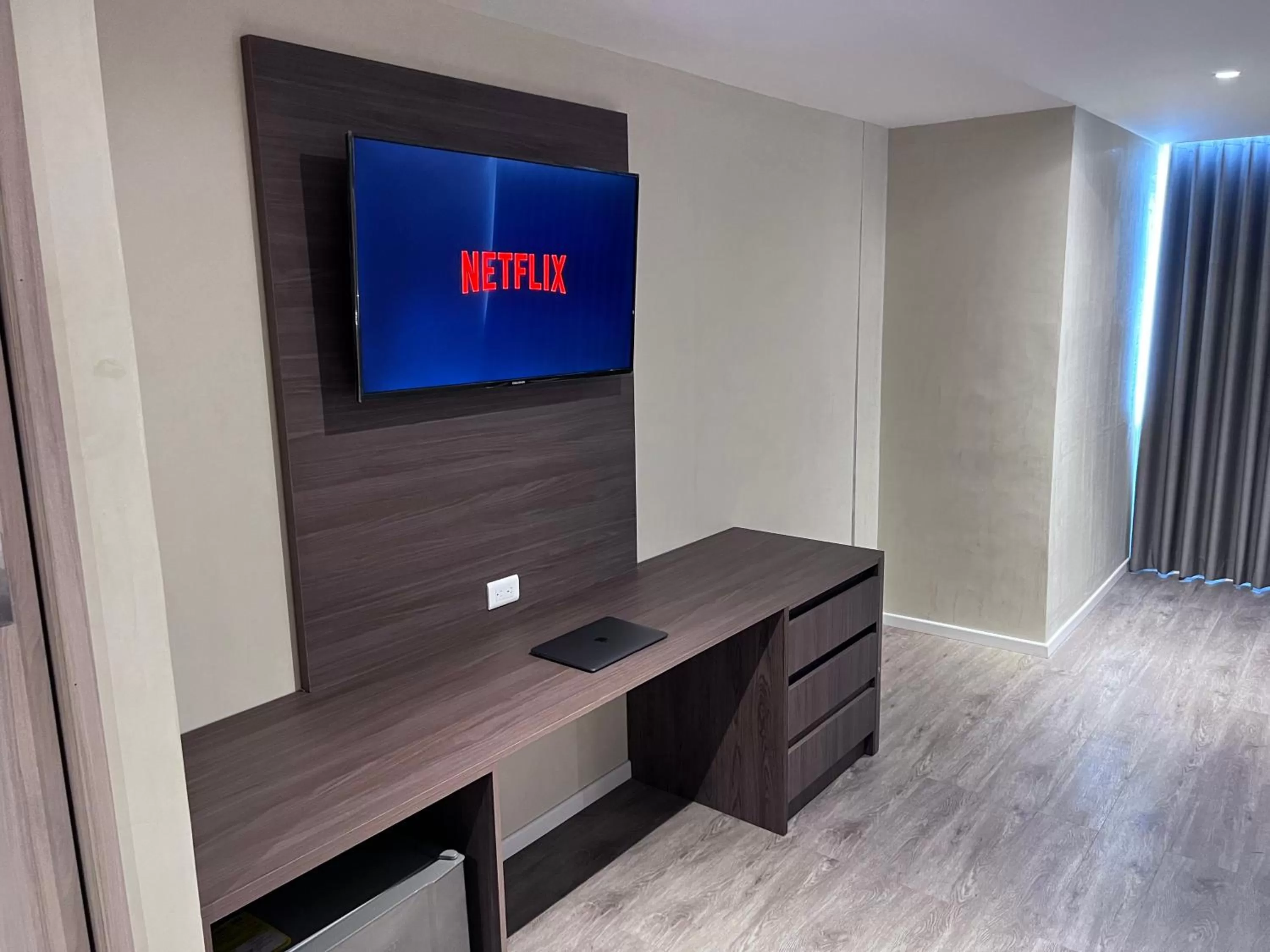 TV and multimedia, TV/Entertainment Center in Eslait Hotel & Apartamentos