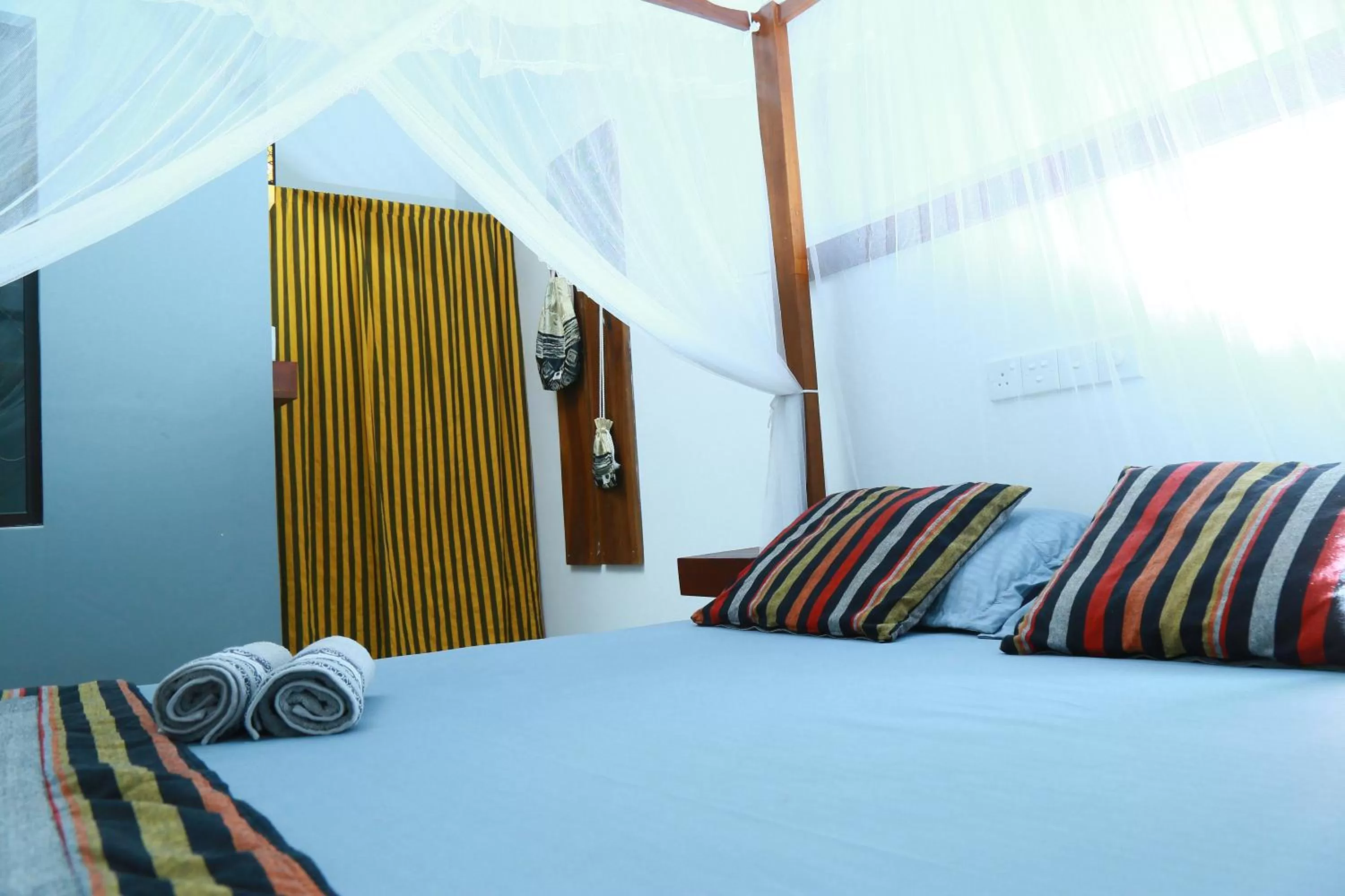 Photo of the whole room, Bed in SriMany