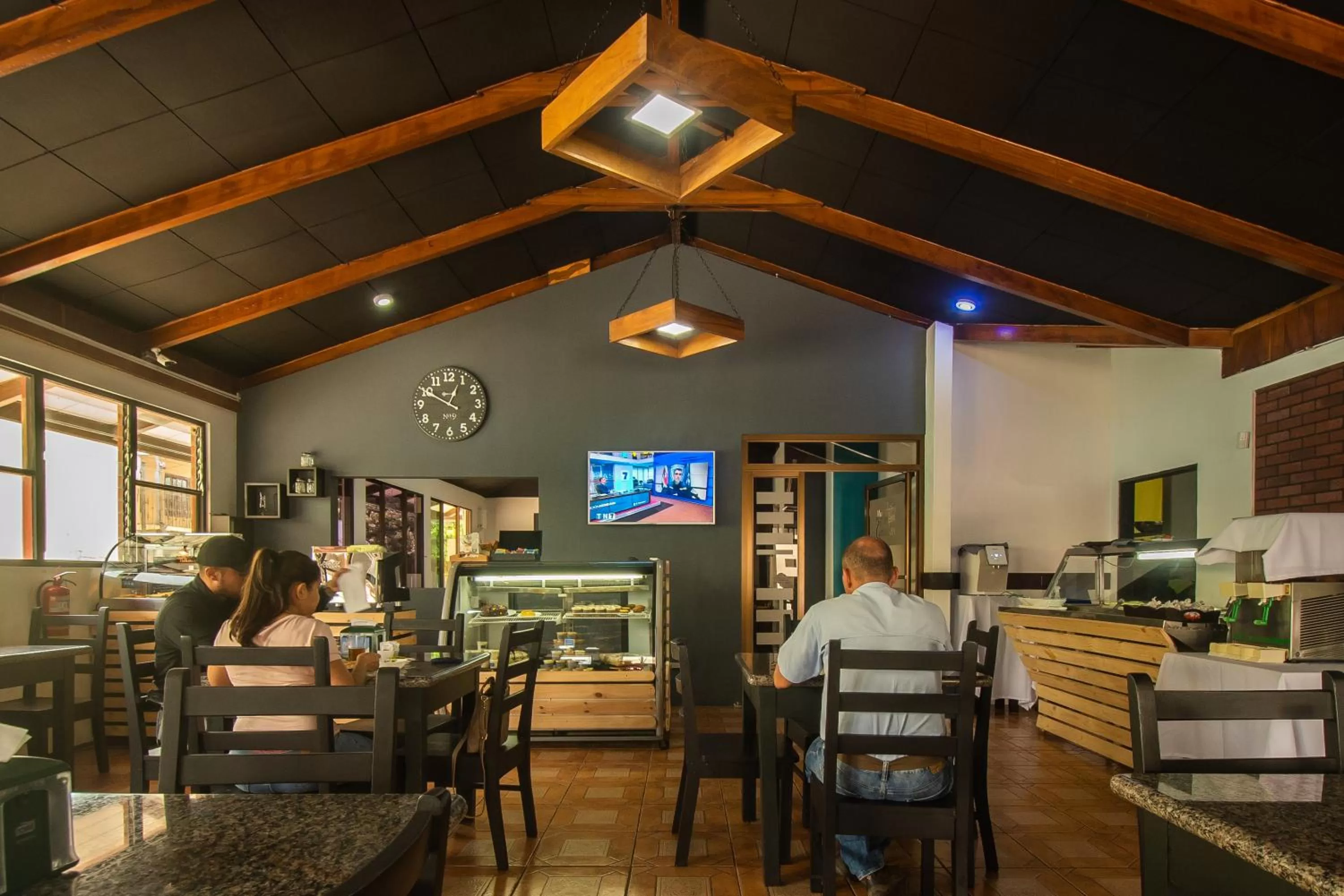 Restaurant/Places to Eat in Hotel Cañas